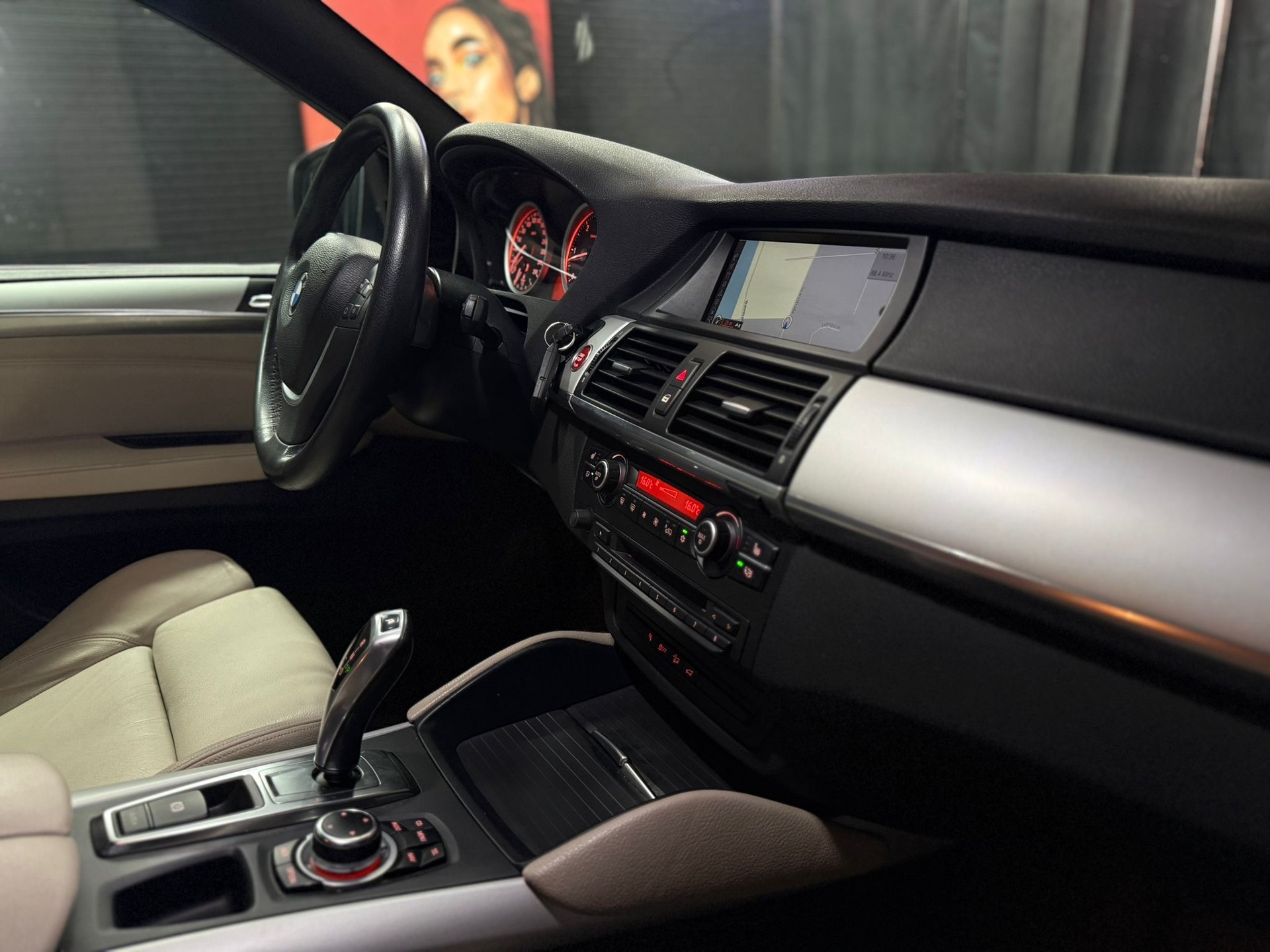 BMW X6 xDrive 40d Steptronic / Wunderschöne Konfiguration-image-10