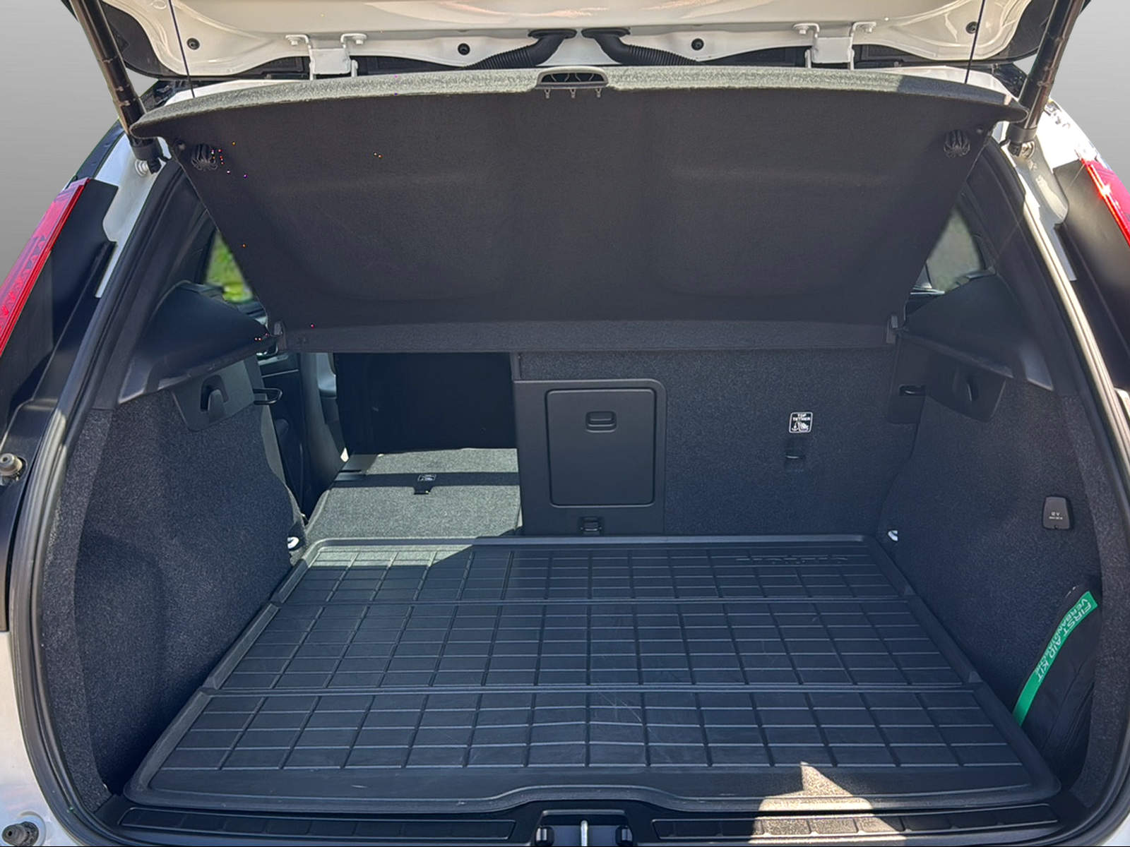 VOLVO XC40 2.0 B5 MH R-Design AWD-image-15