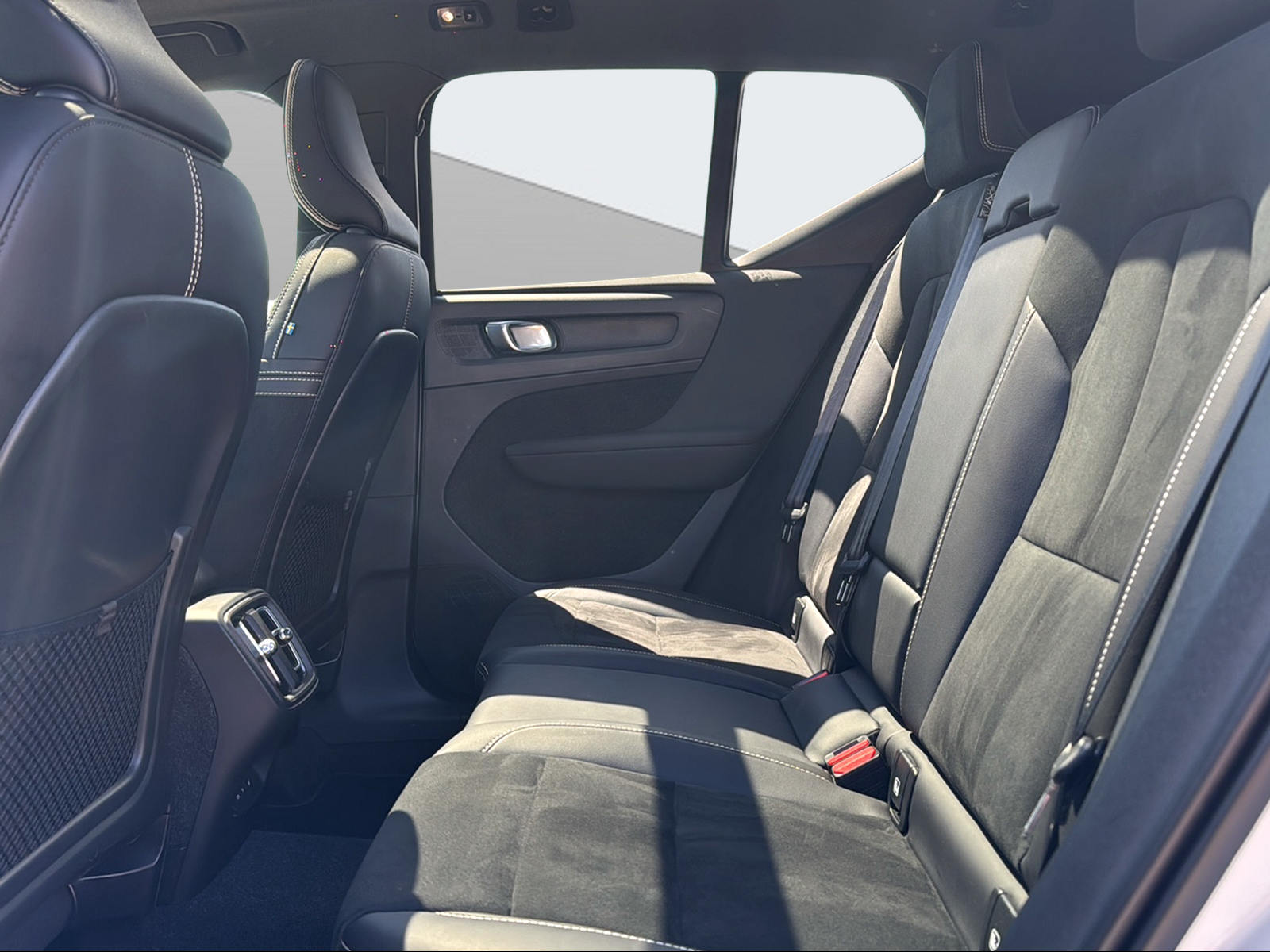 VOLVO XC40 2.0 B5 MH R-Design AWD-image-13