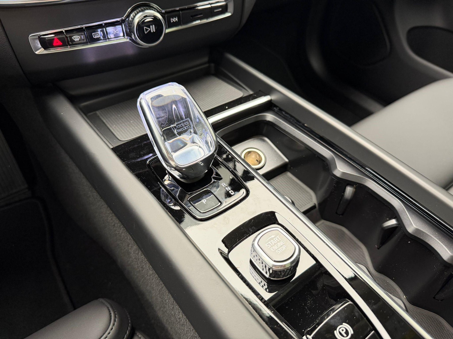 VOLVO XC60 2.0 T6 TE Ultra Dark eAWD-image-11