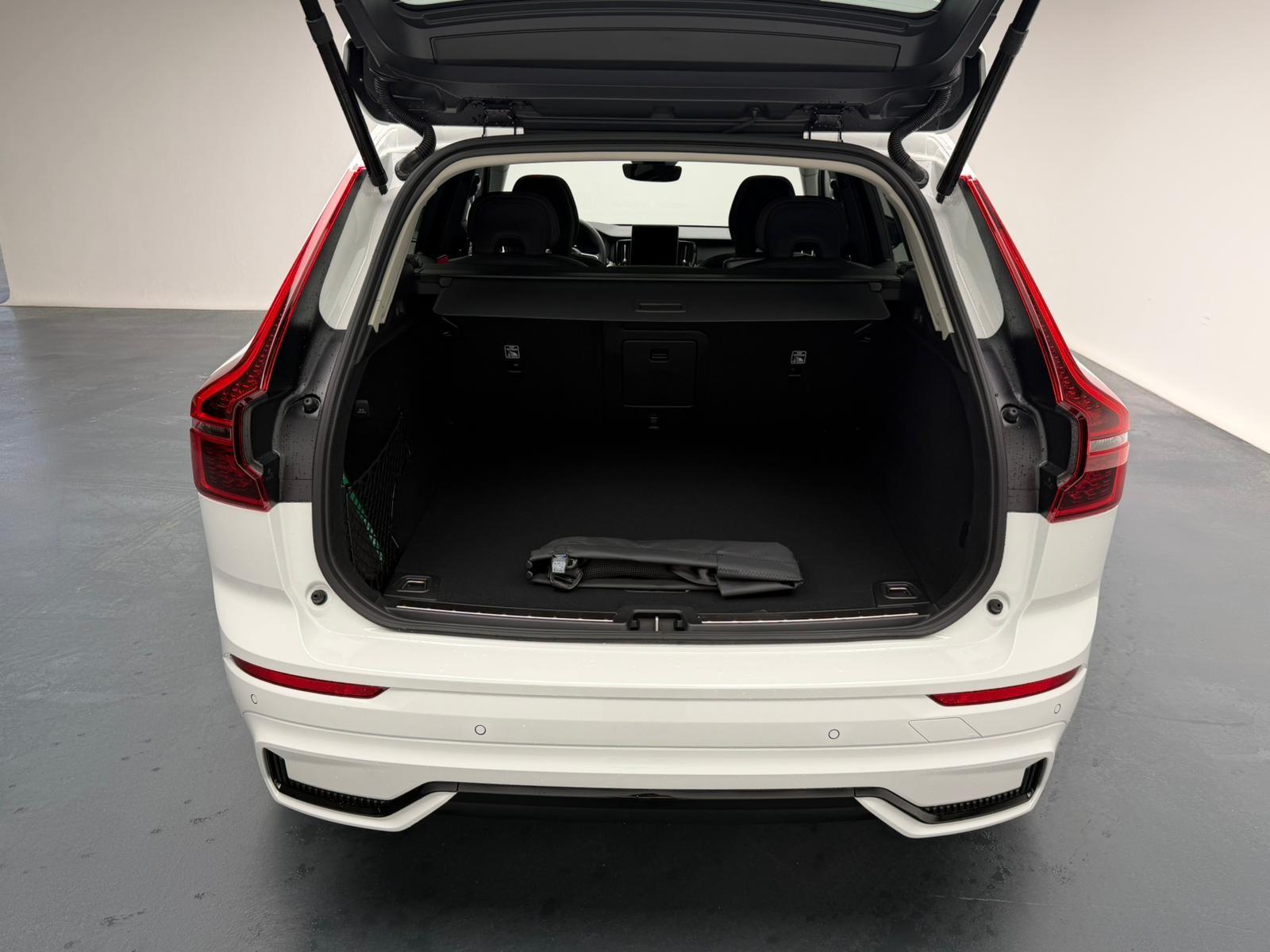 VOLVO XC60 2.0 T6 TE Ultra Dark eAWD-image-4