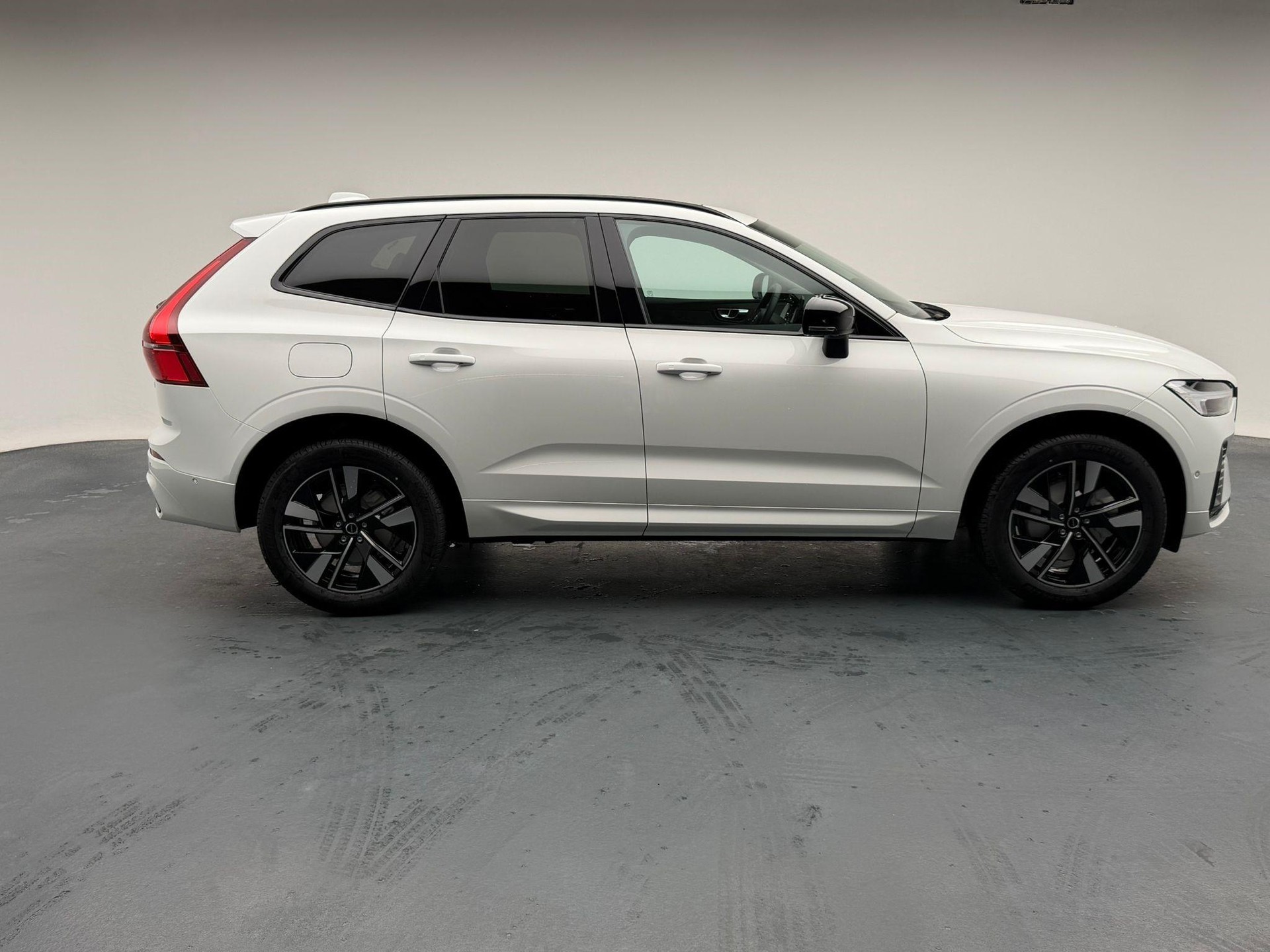 VOLVO XC60 2.0 T6 TE Ultra Dark eAWD-image-6