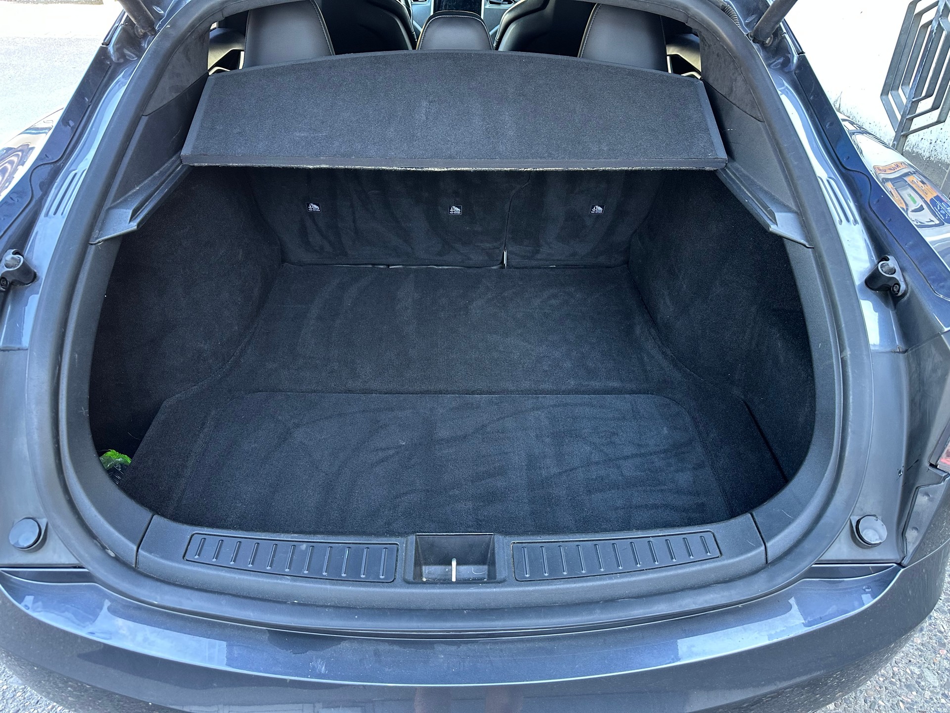 TESLA Model S 90 D-image-10