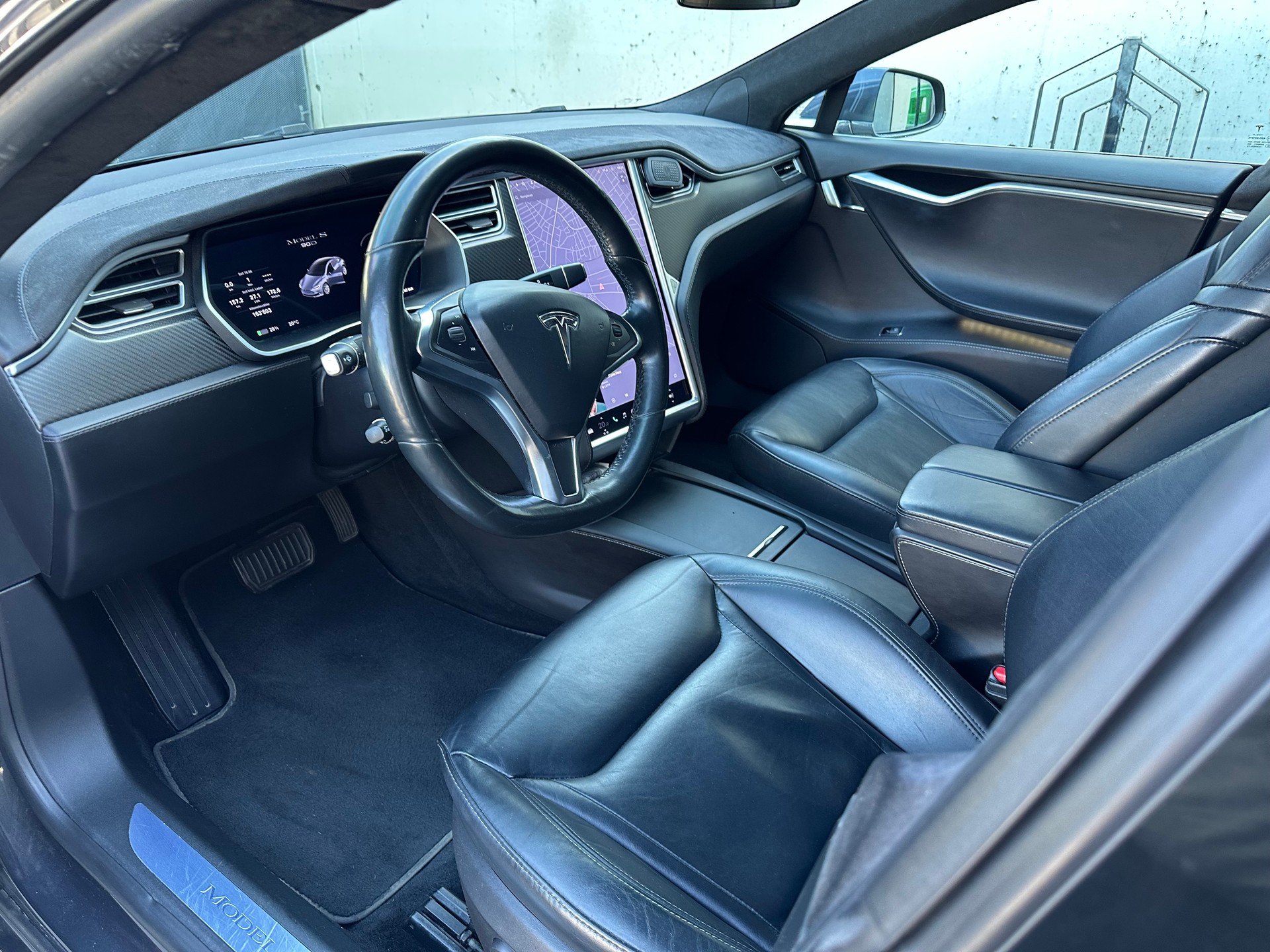 TESLA Model S 90 D-image-7