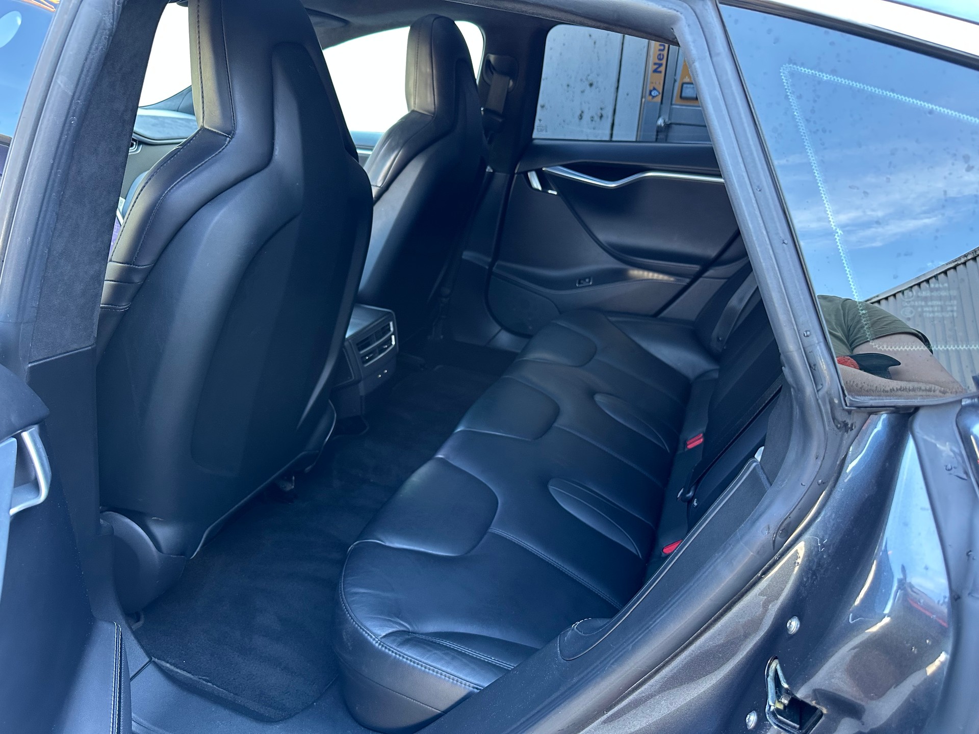 TESLA Model S 90 D-image-8