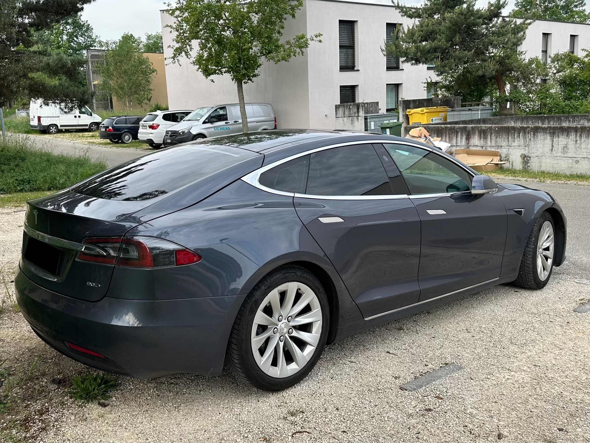 TESLA Model S 90 D-image-2