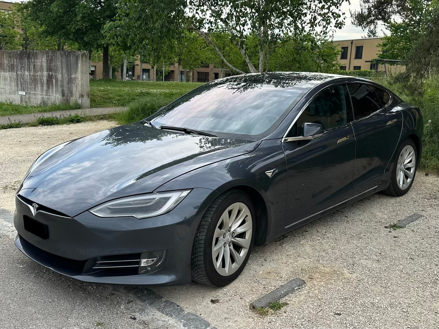 TESLA Model S 90 D-image-4