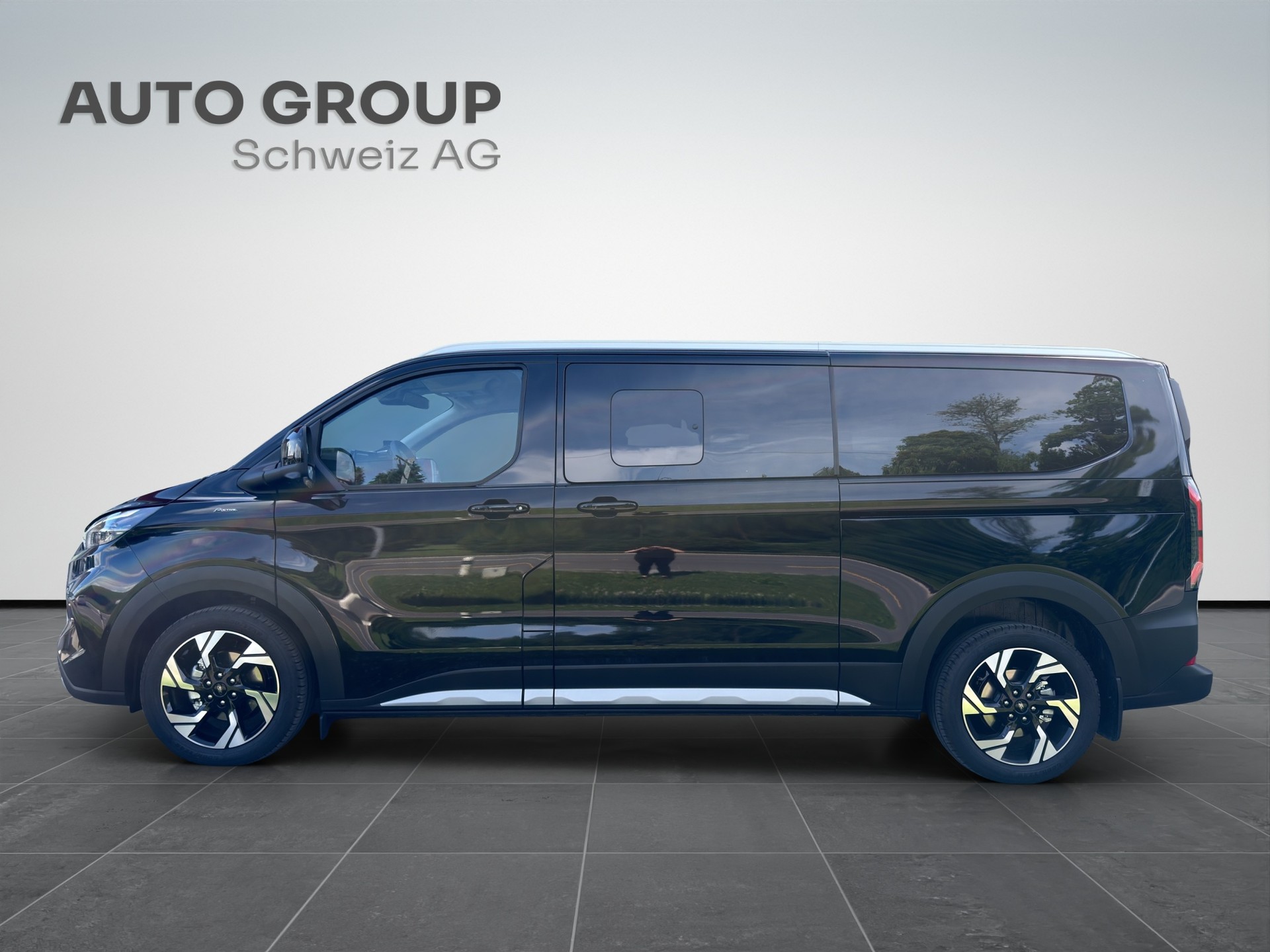 FORD Tourneo Bus 320 L2H1 Active Automat-image-1