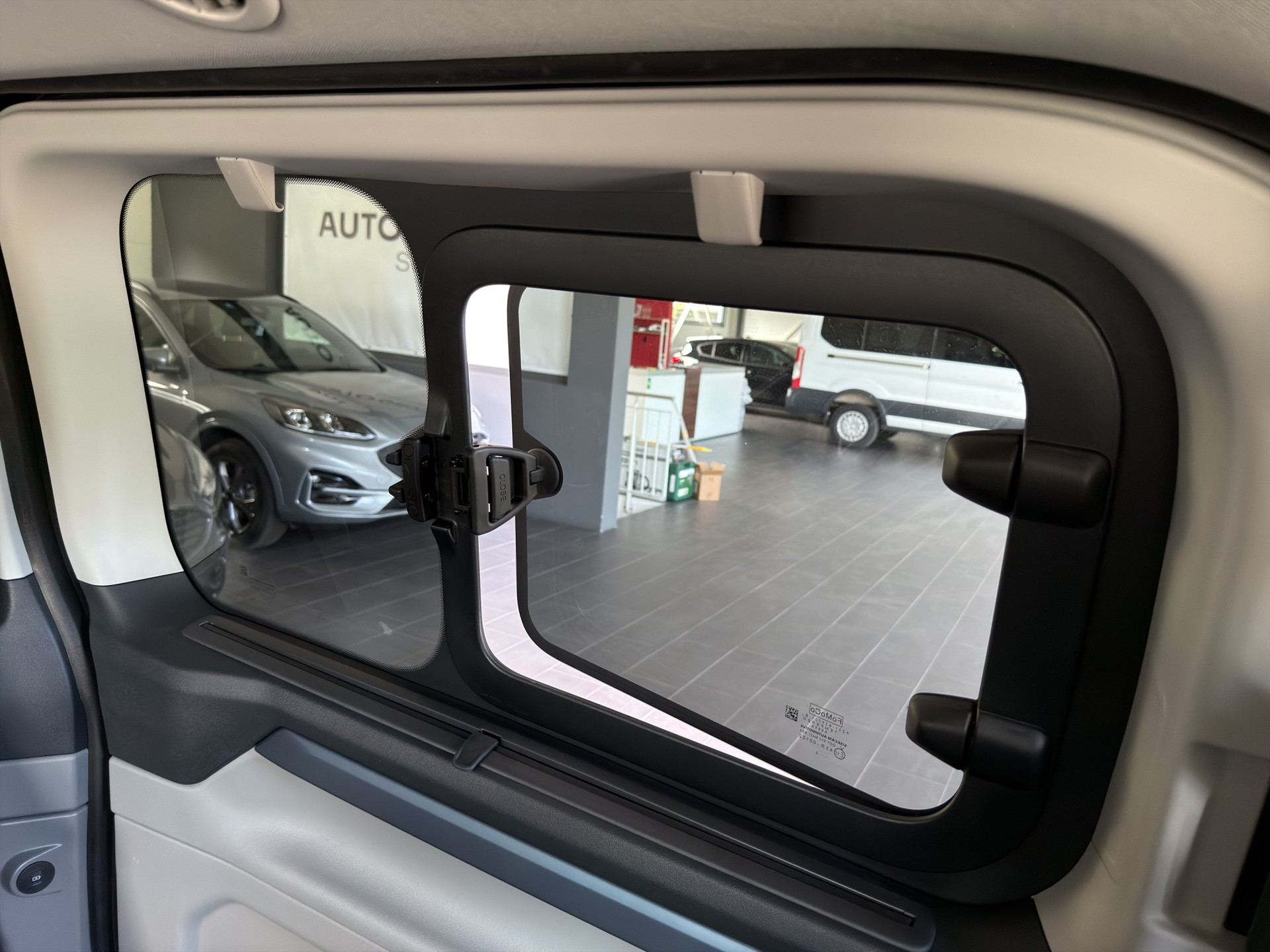 FORD Tourneo Bus 320 L2H1 Active Automat-image-20