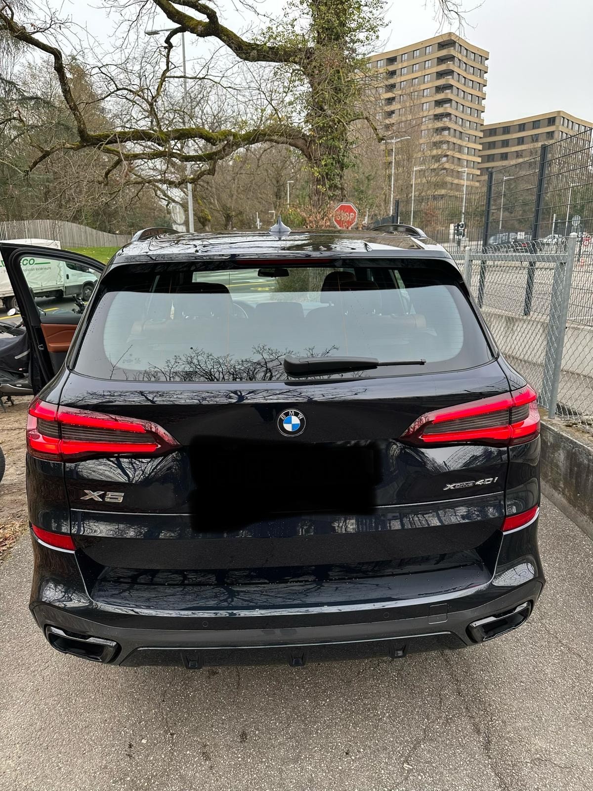 BMW 40i xDrive-image-1
