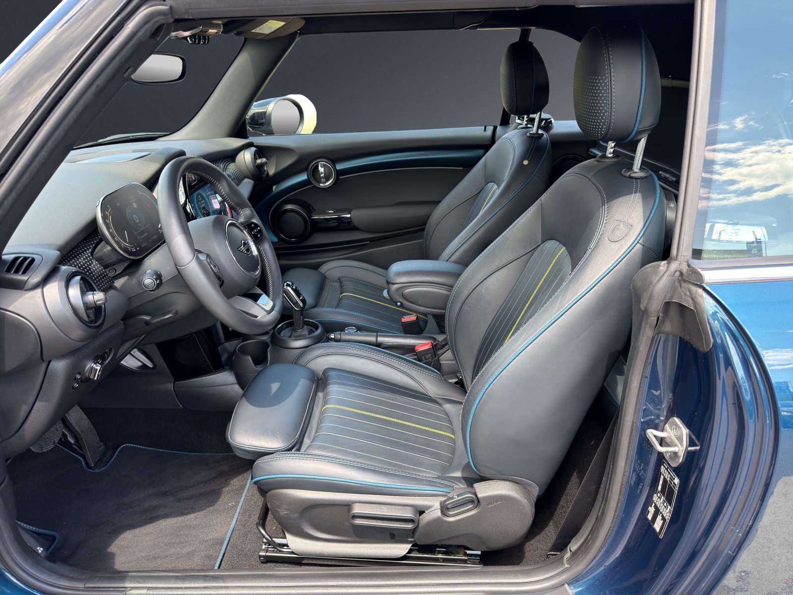 MINI Cooper Cabriolet Sidewalk Edition DKG-image-5