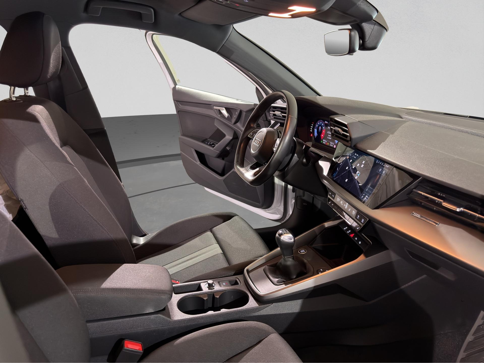 AUDI A3 Sportback 35 TFSI Attraction-image-16
