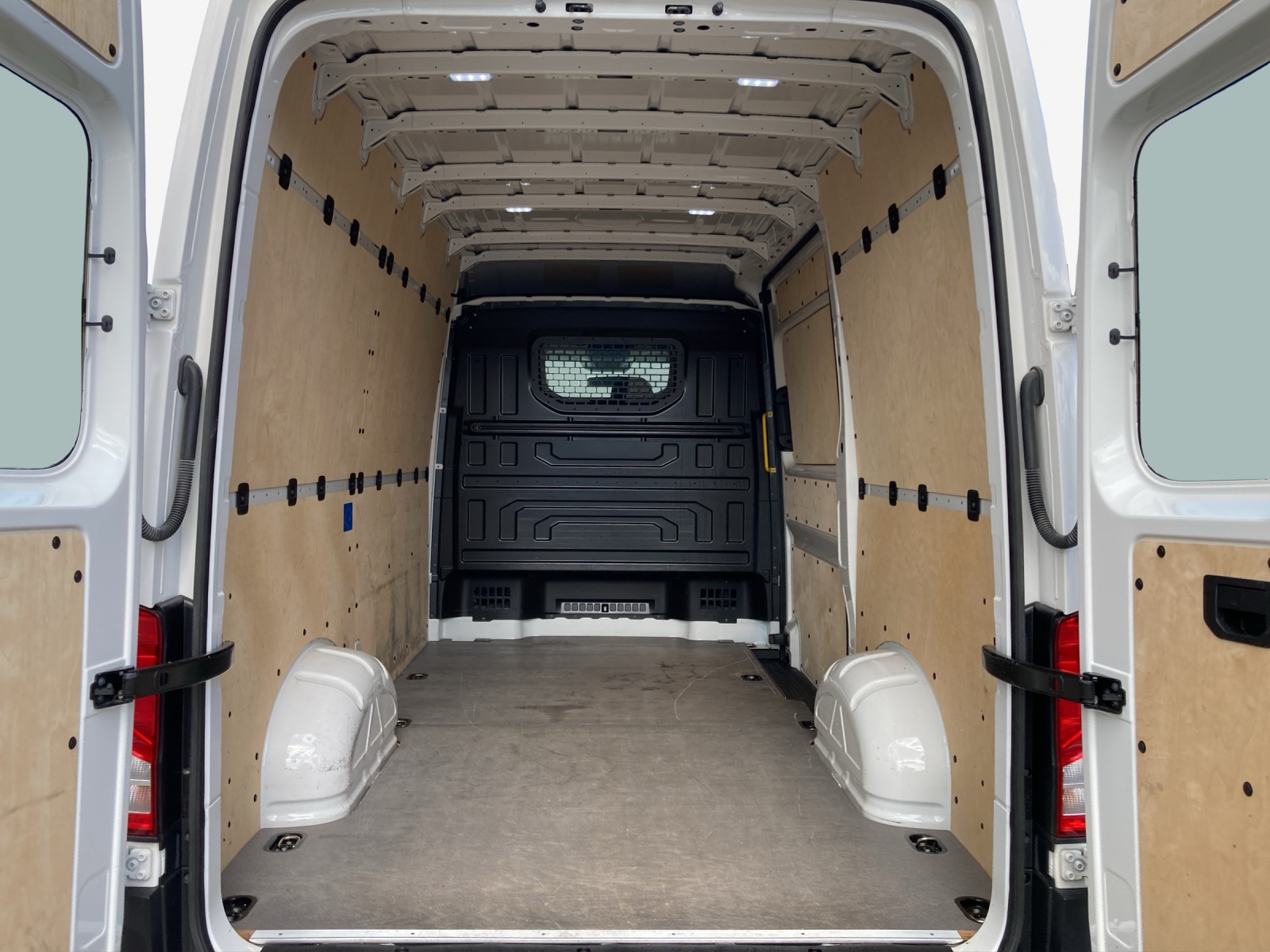VW Crafter 35 2.0 TDI Entry L3 A-image-12