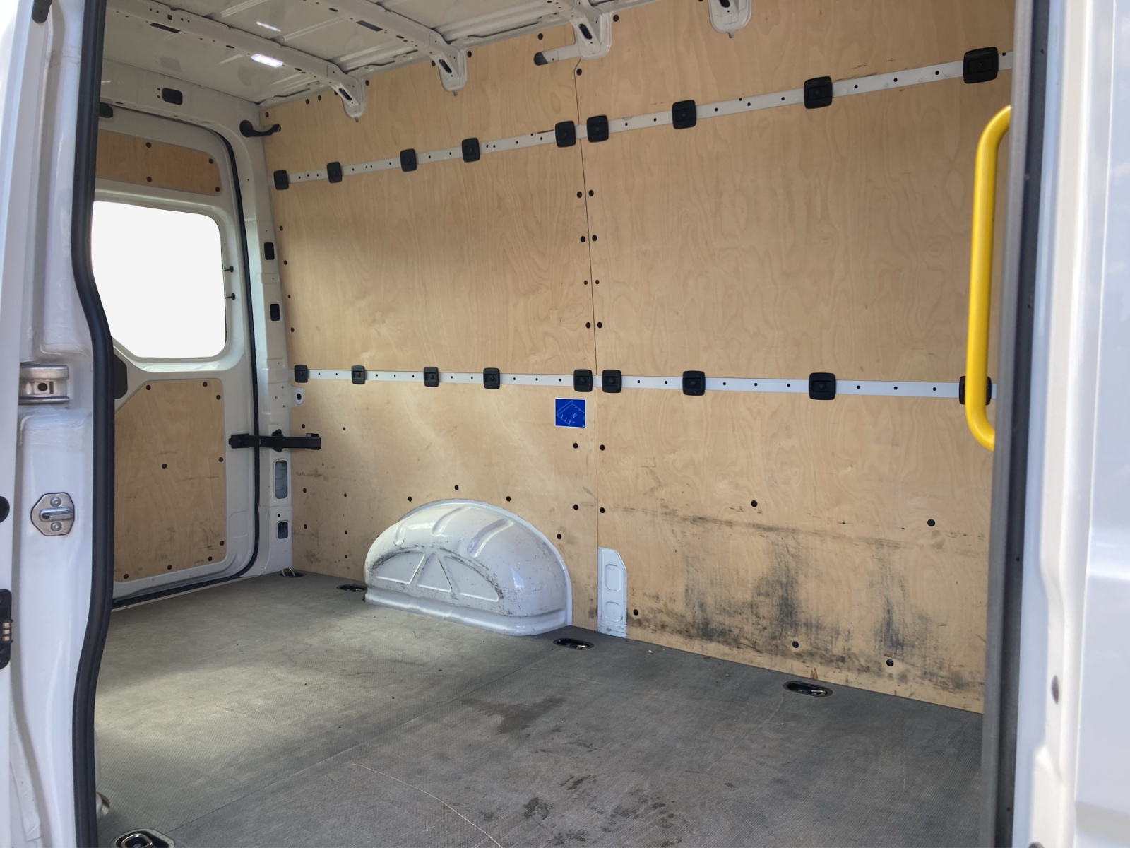VW Crafter 35 2.0 TDI Entry L3 A-image-11