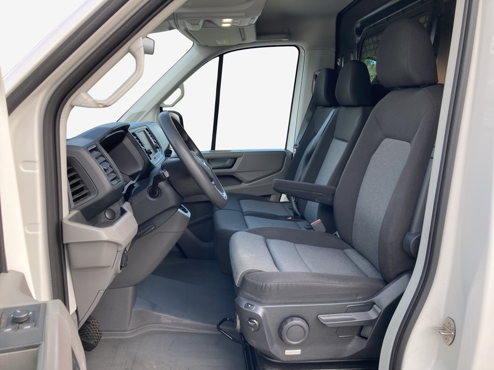VW Crafter 35 2.0 TDI Entry L3 A-image-7
