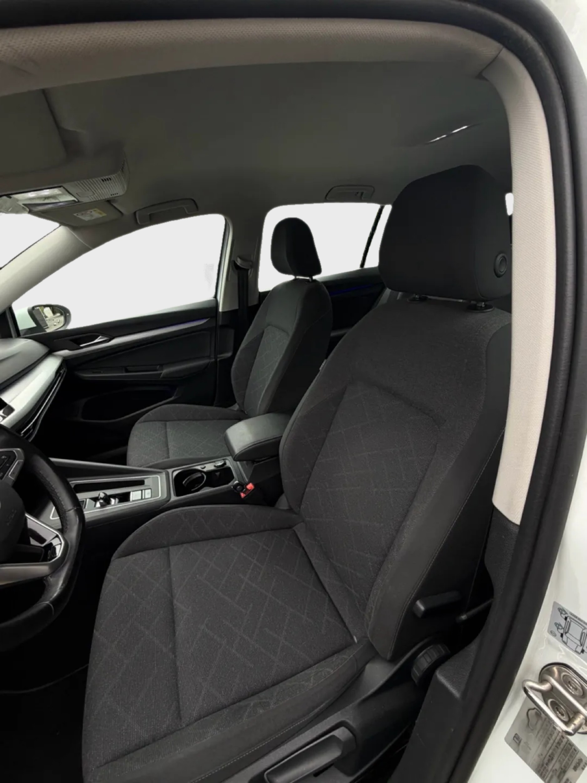 VW Golf Variant 2.0 TDI Life DSG-image-23
