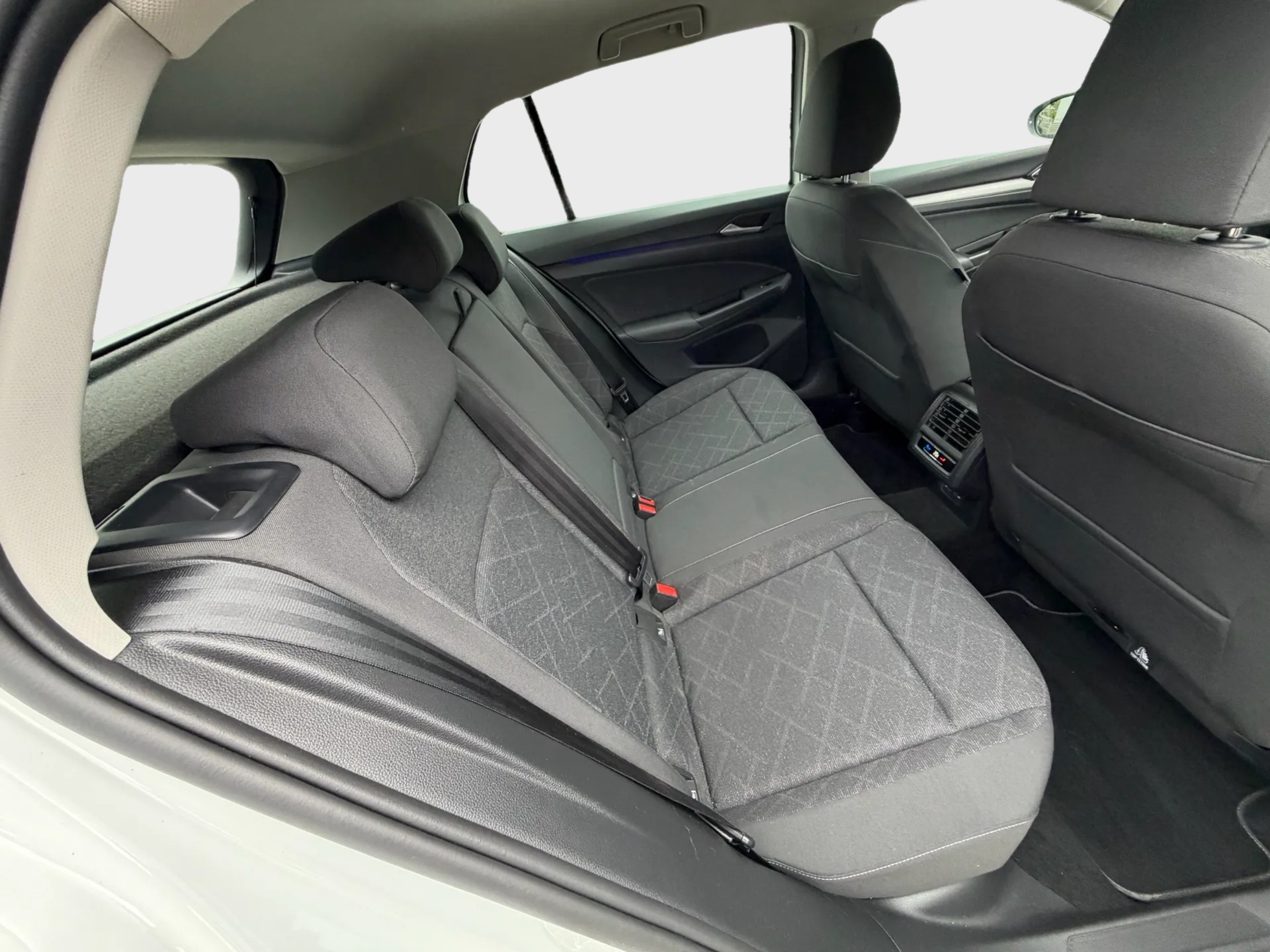 VW Golf Variant 2.0 TDI Life DSG-image-24