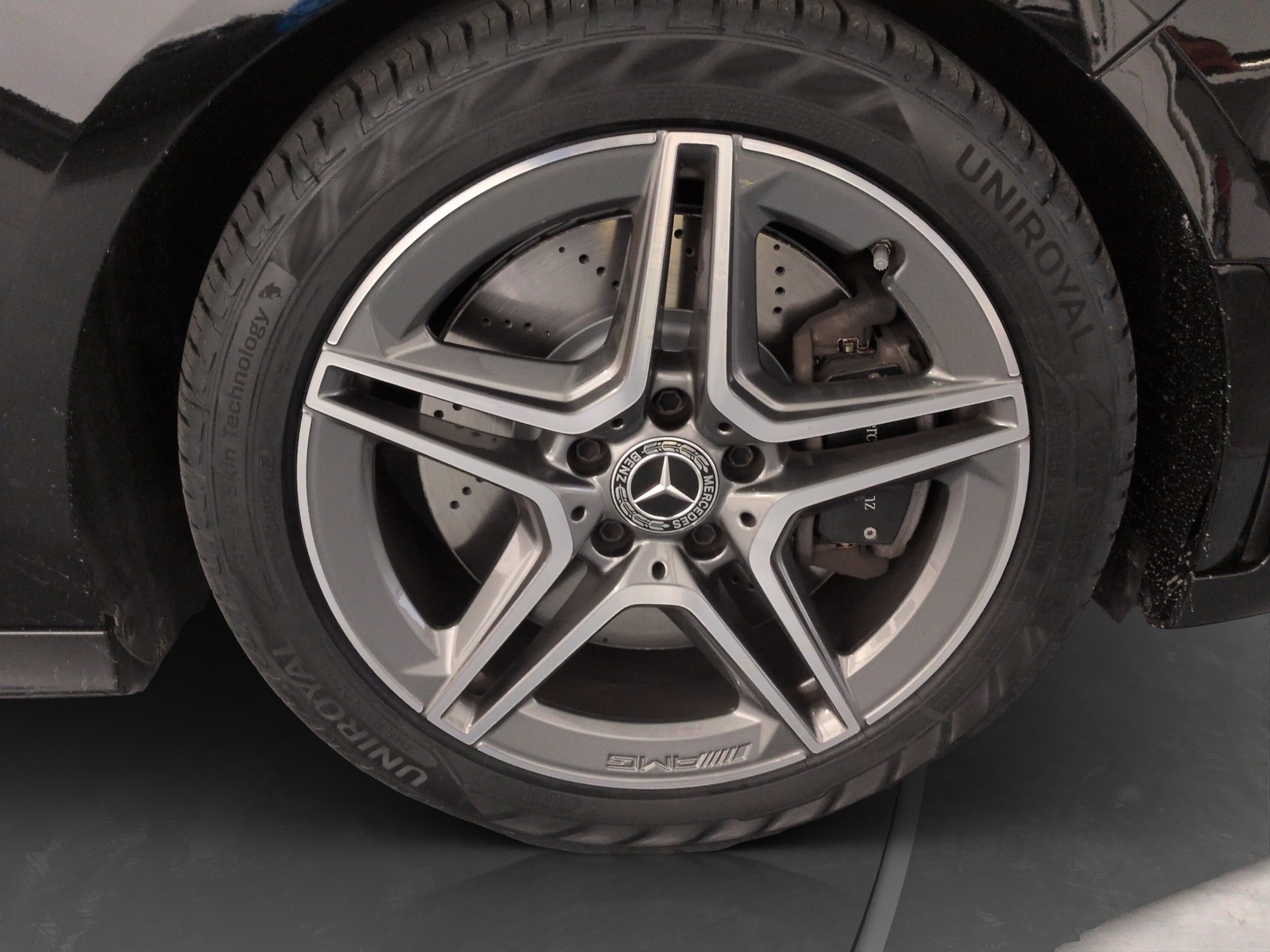 MERCEDES-BENZ B 250 4Matic AMG Line-image-17