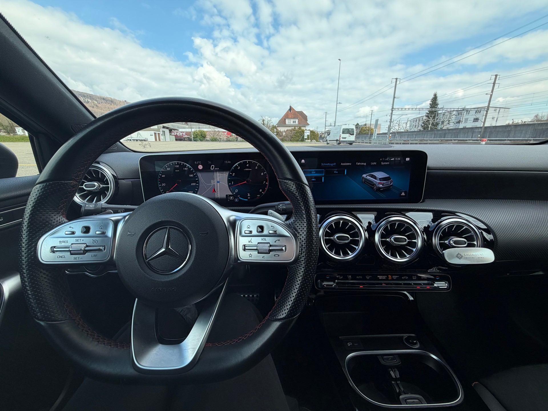 MERCEDES-BENZ A 220 AMG Line-image-4