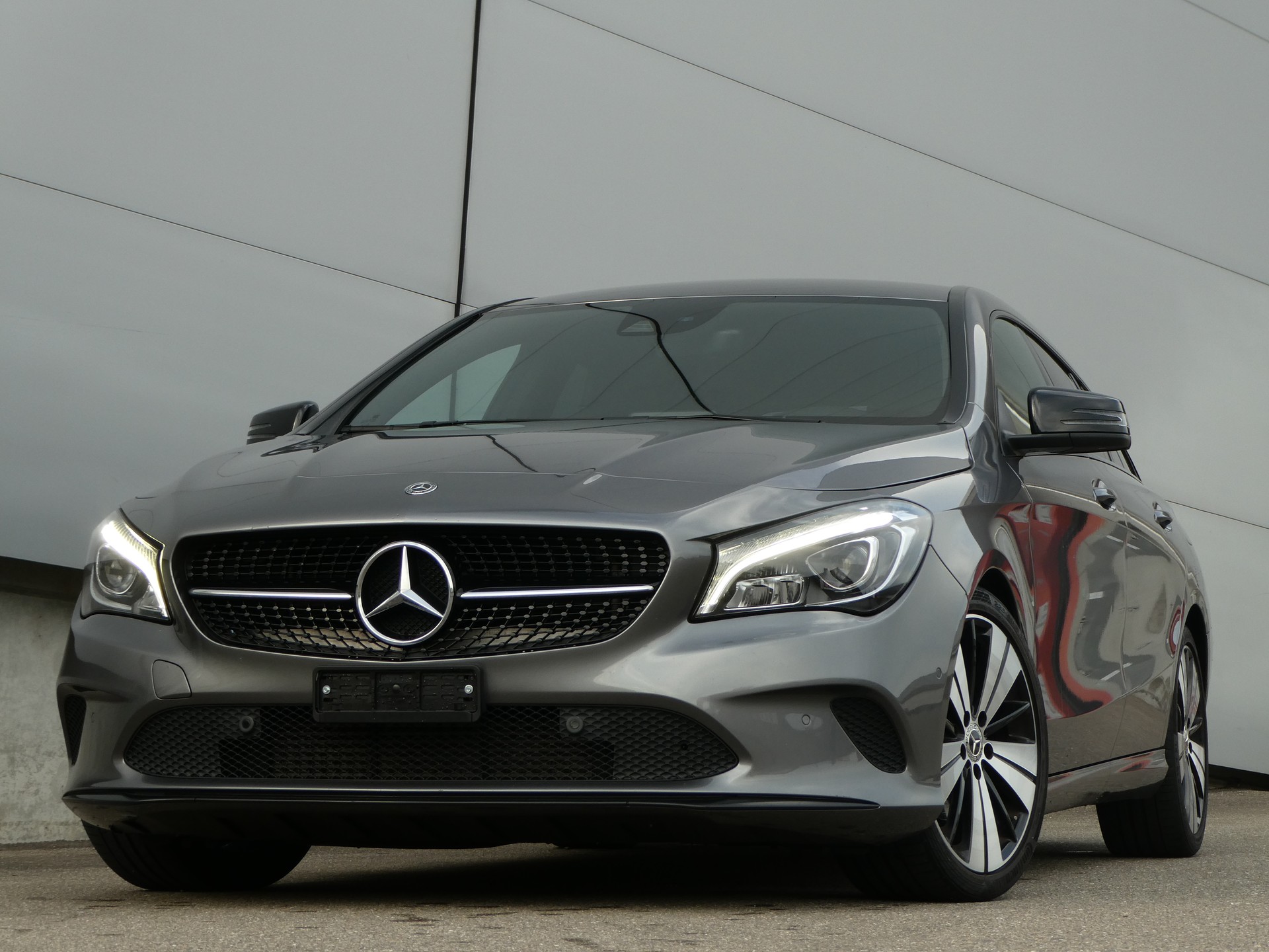 MERCEDES-BENZ CLA Shooting Brake 200 Urban 7G-DCT-image-0