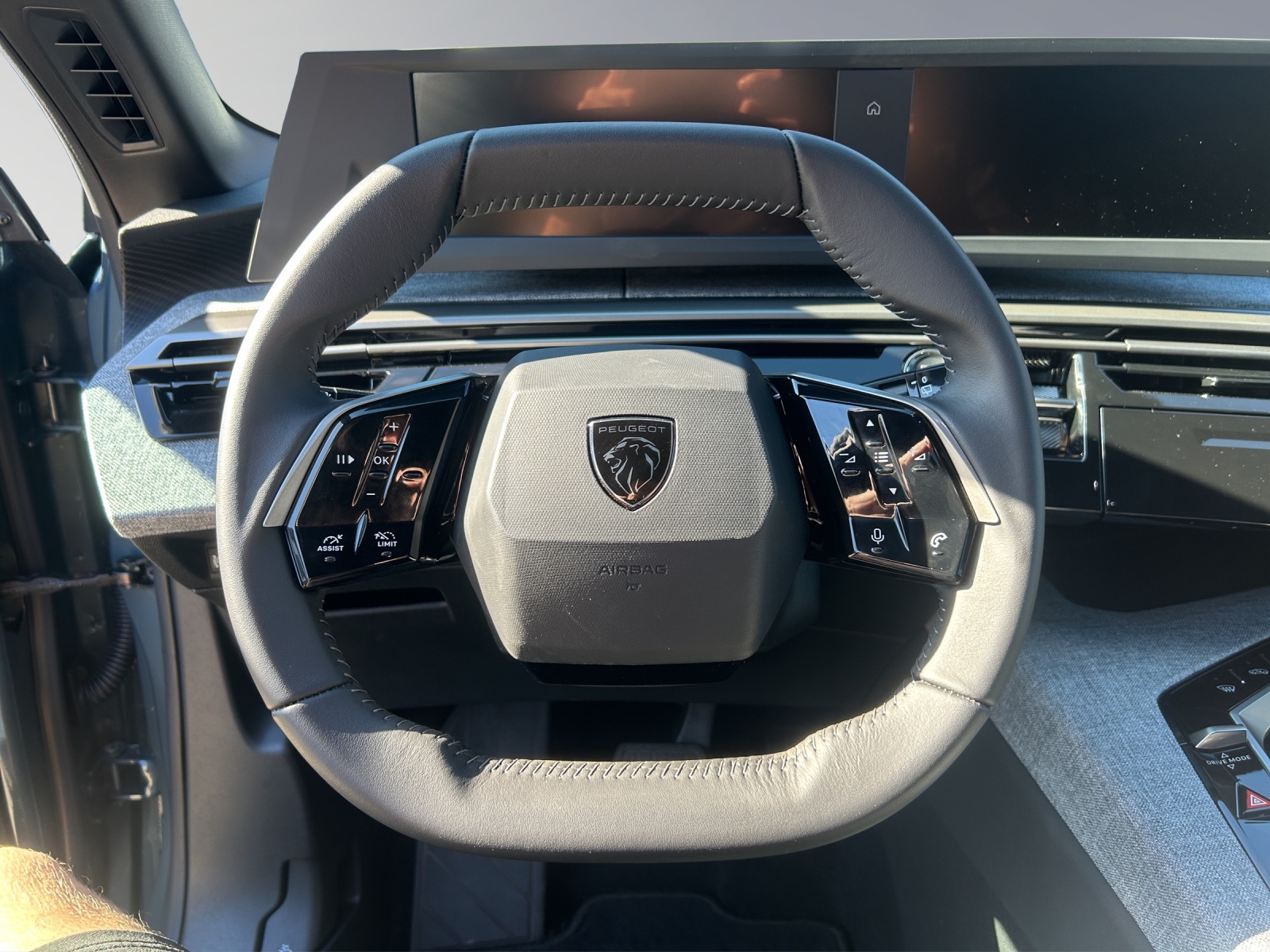 PEUGEOT 5008 1.6 PHEV Allure-image-10
