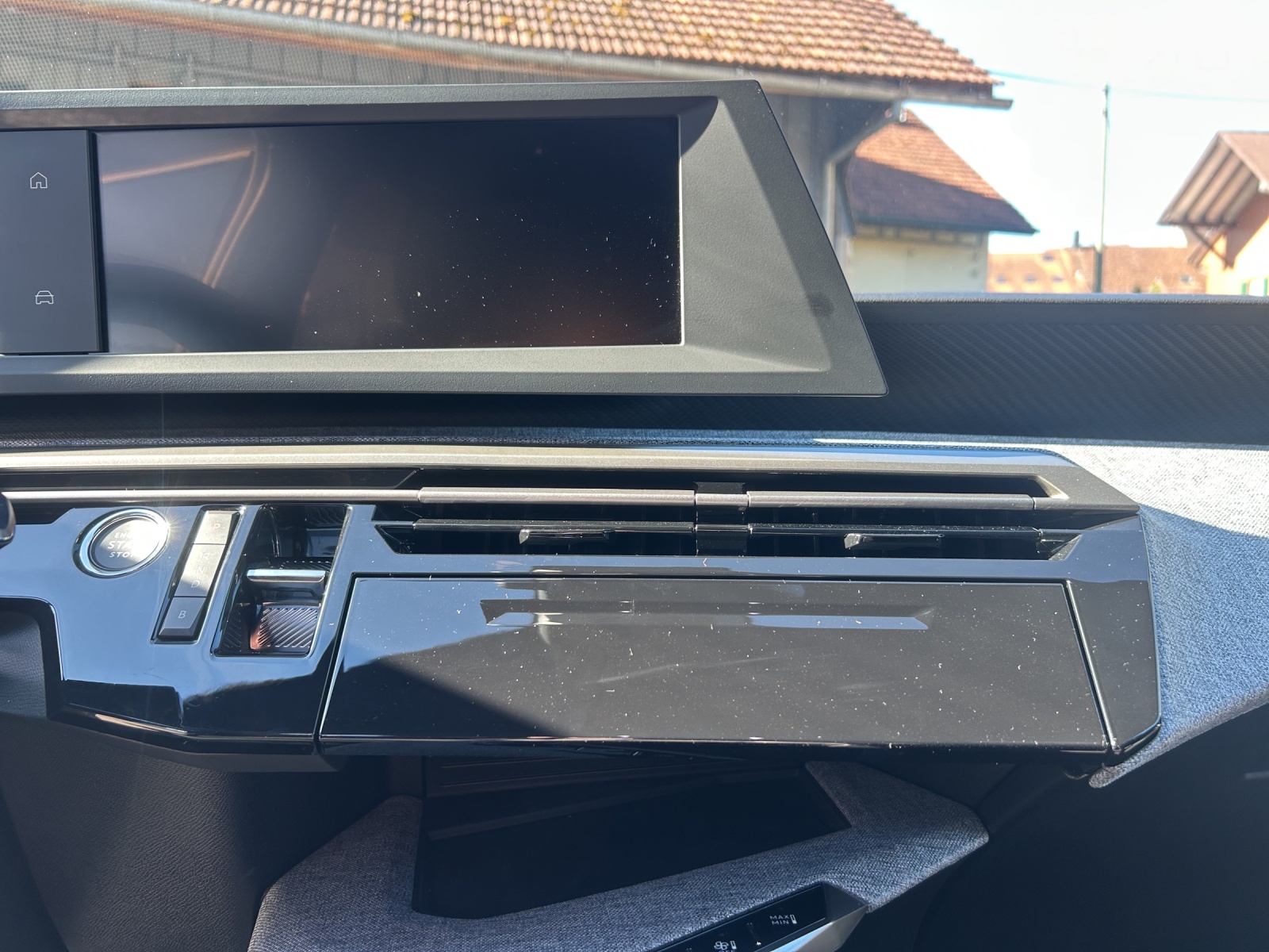 PEUGEOT 5008 1.6 PHEV Allure-image-15