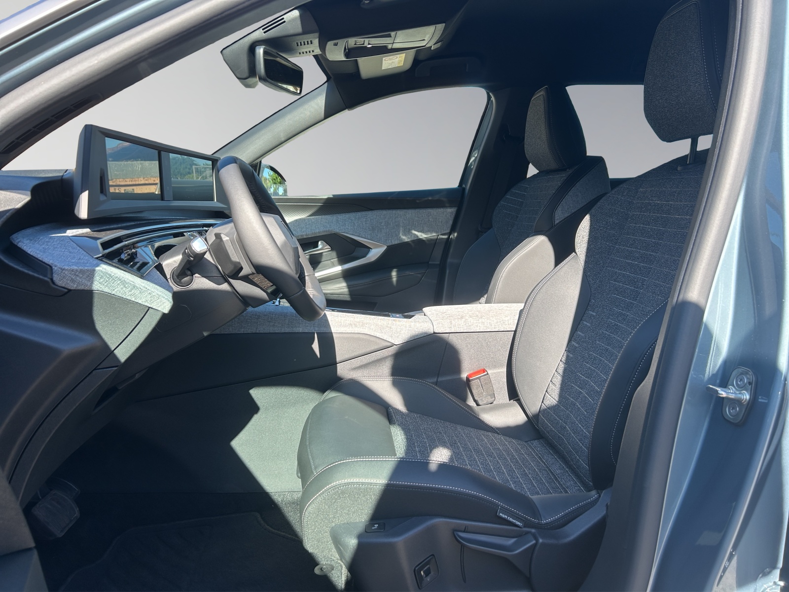 PEUGEOT 5008 1.6 PHEV Allure-image-9
