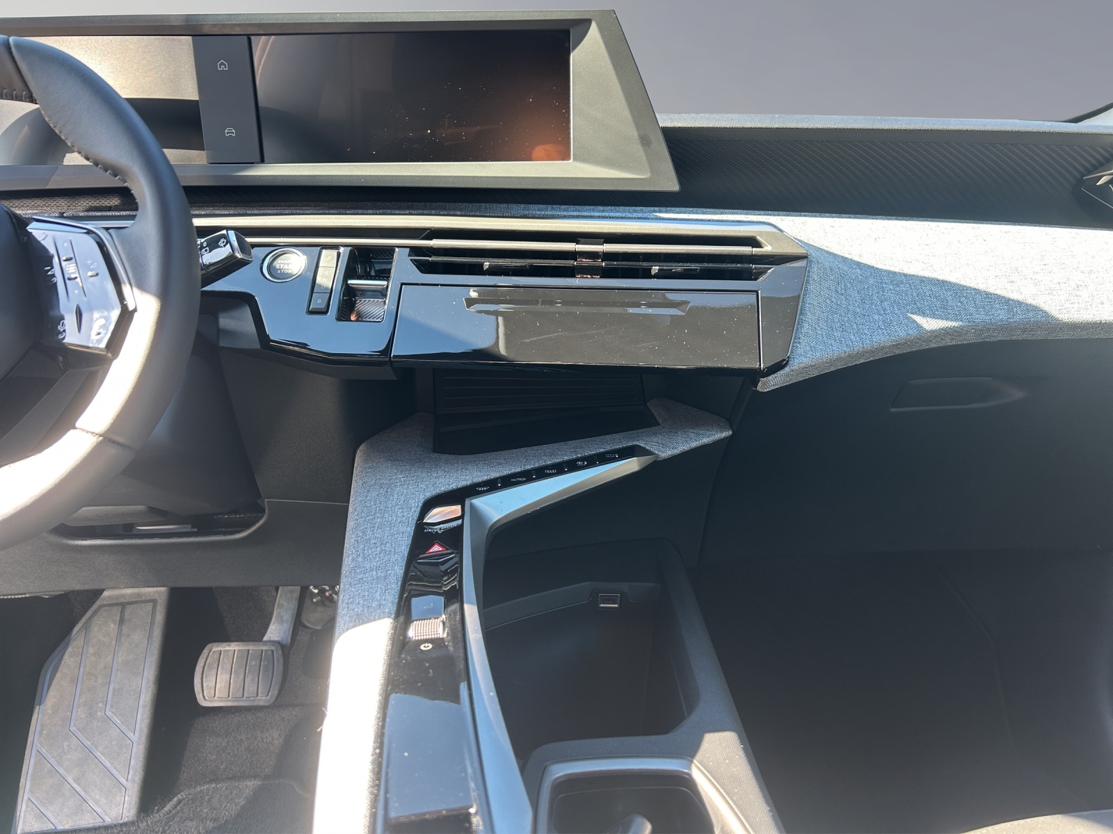 PEUGEOT 5008 1.6 PHEV Allure-image-14