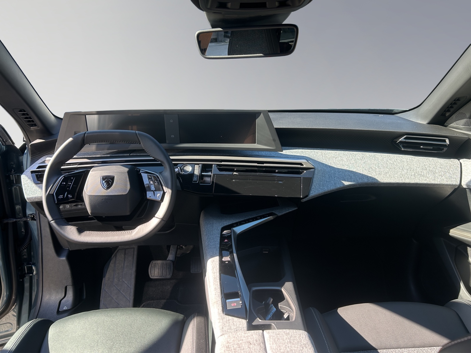PEUGEOT 5008 1.6 PHEV Allure-image-13