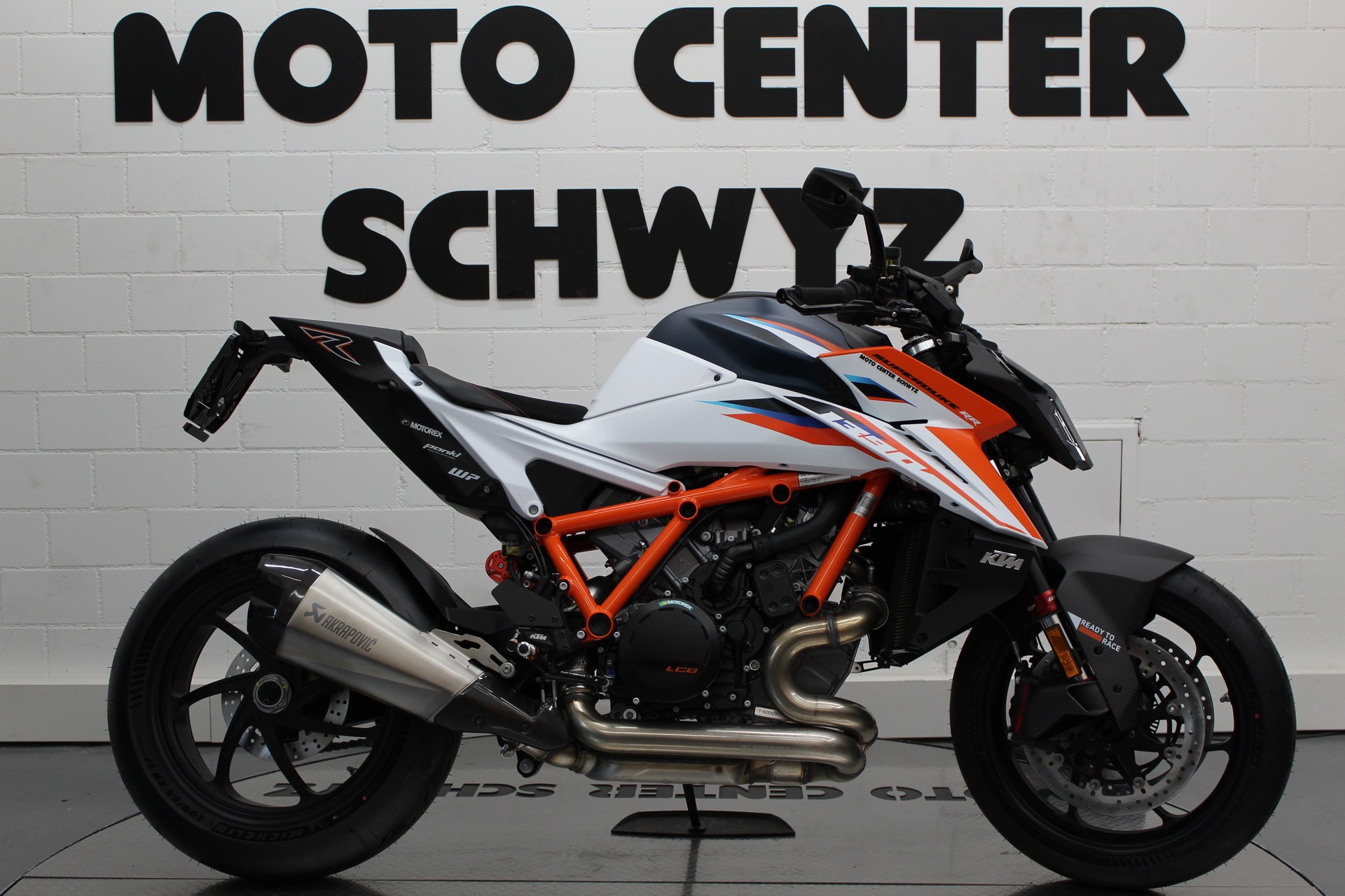 KTM 1390 Super Duke RR-image-0