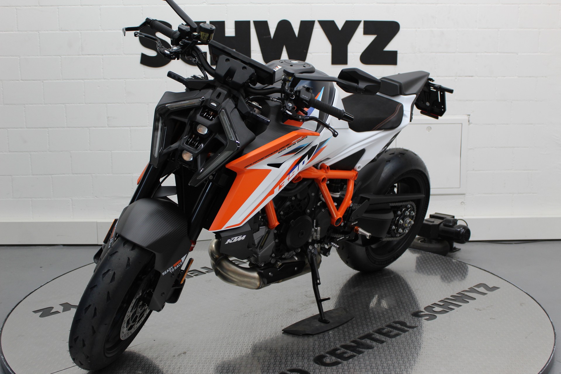 KTM 1390 Super Duke RR-image-2