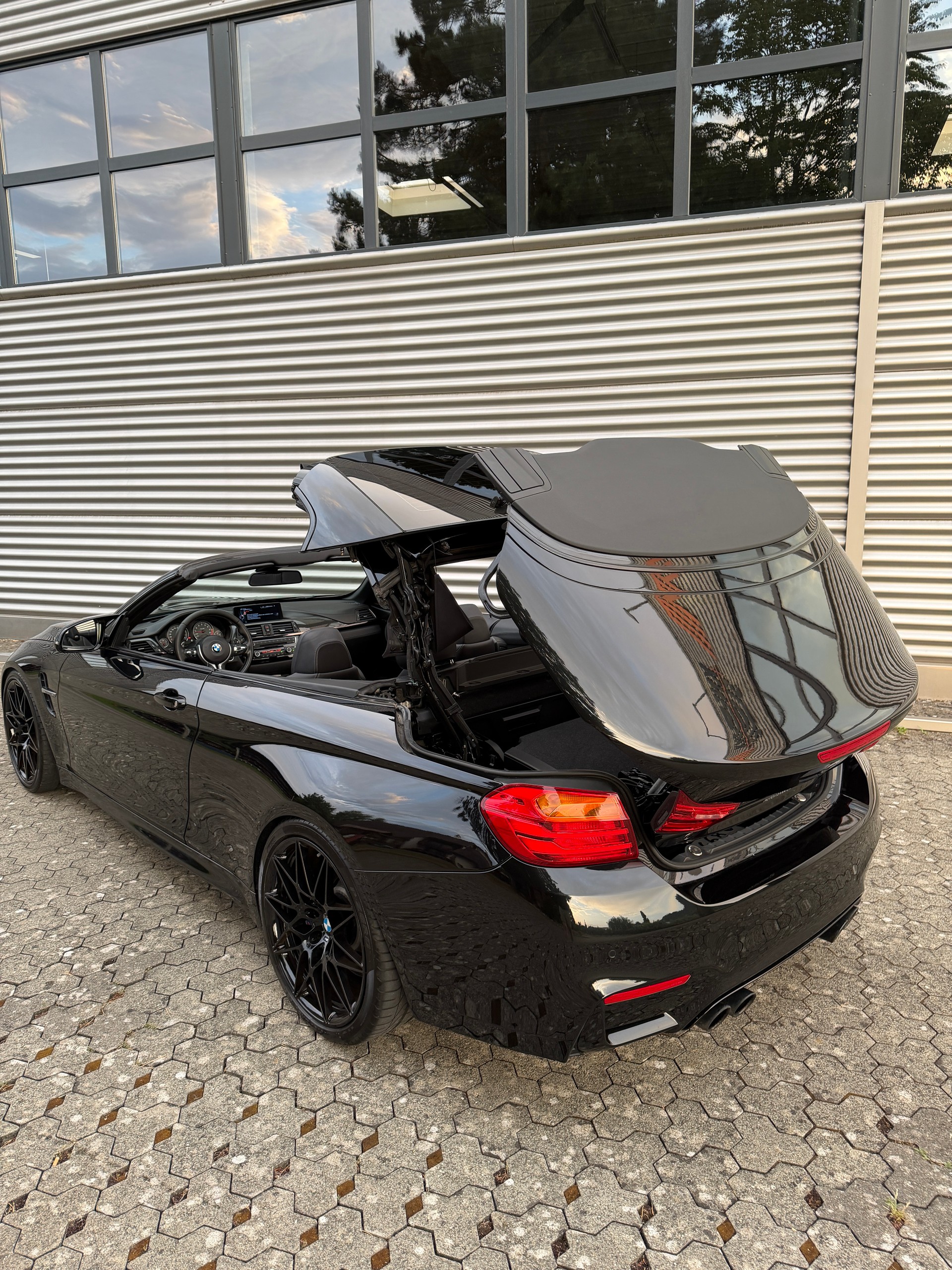 BMW M4 Cabriolet DKG-image-5