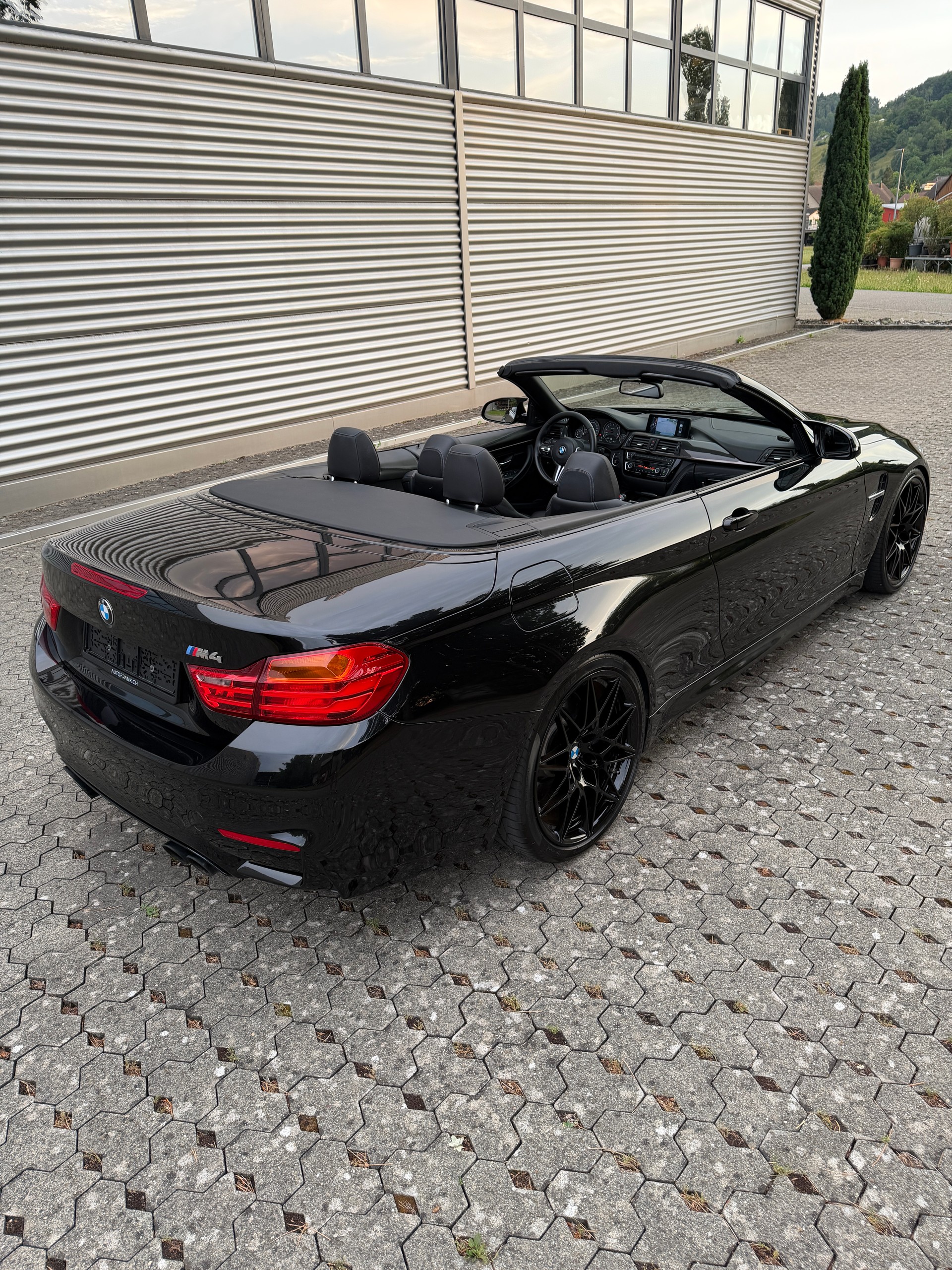 BMW M4 Cabriolet DKG-image-3