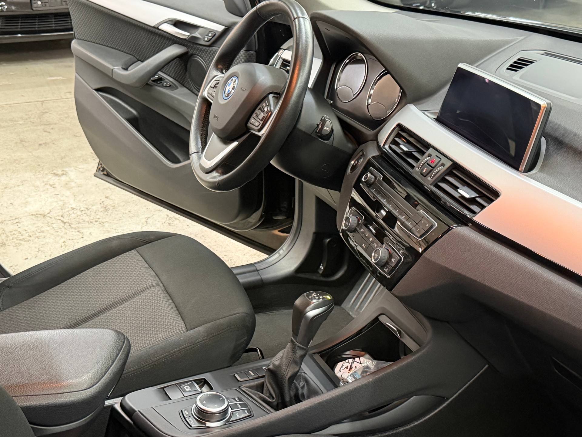 BMW X1 xDrive 25e Steptronic-image-14