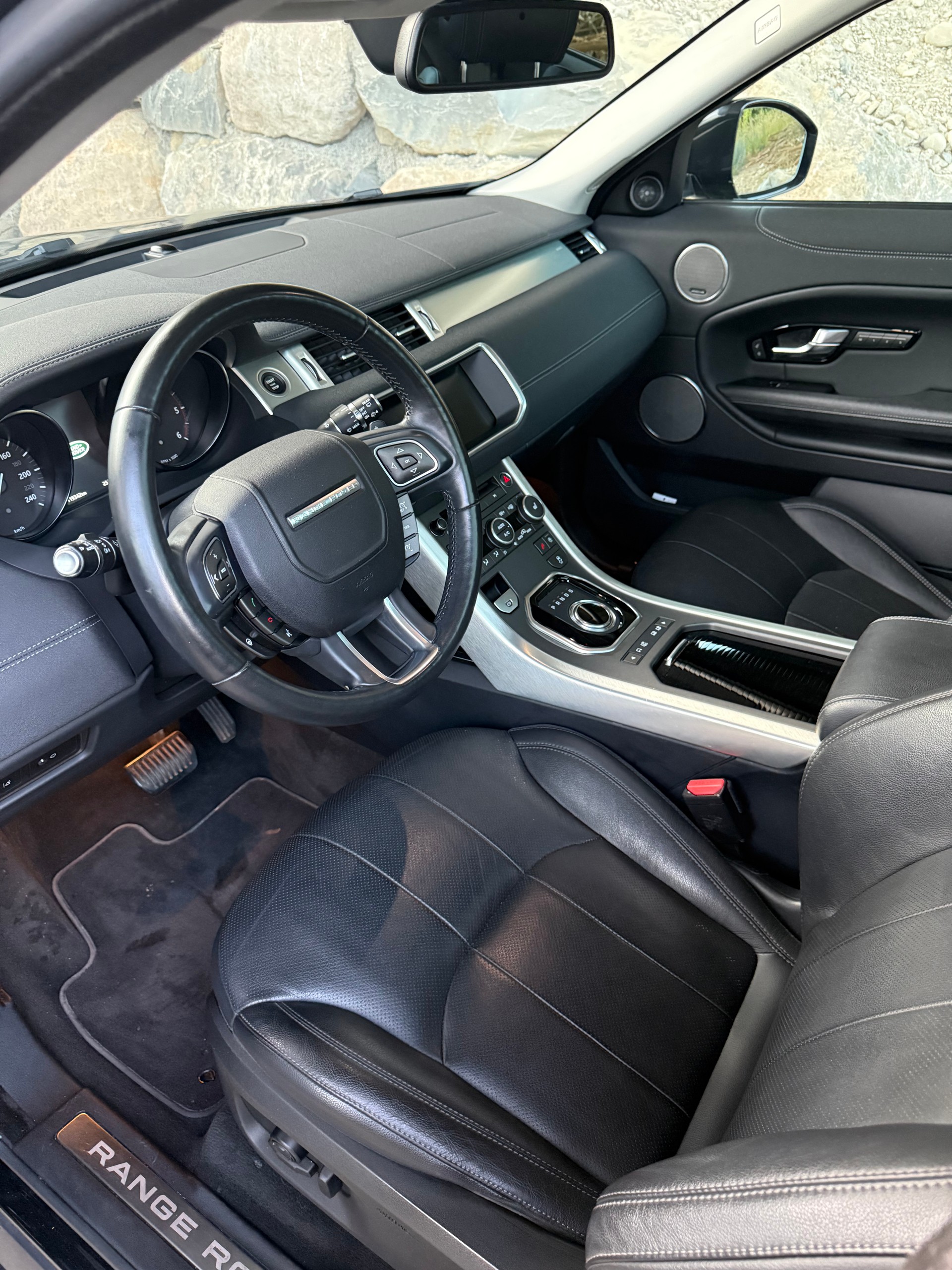 LAND ROVER Range Rover Evoque 2.0 TD4 SE Dynamic AT9-image-6