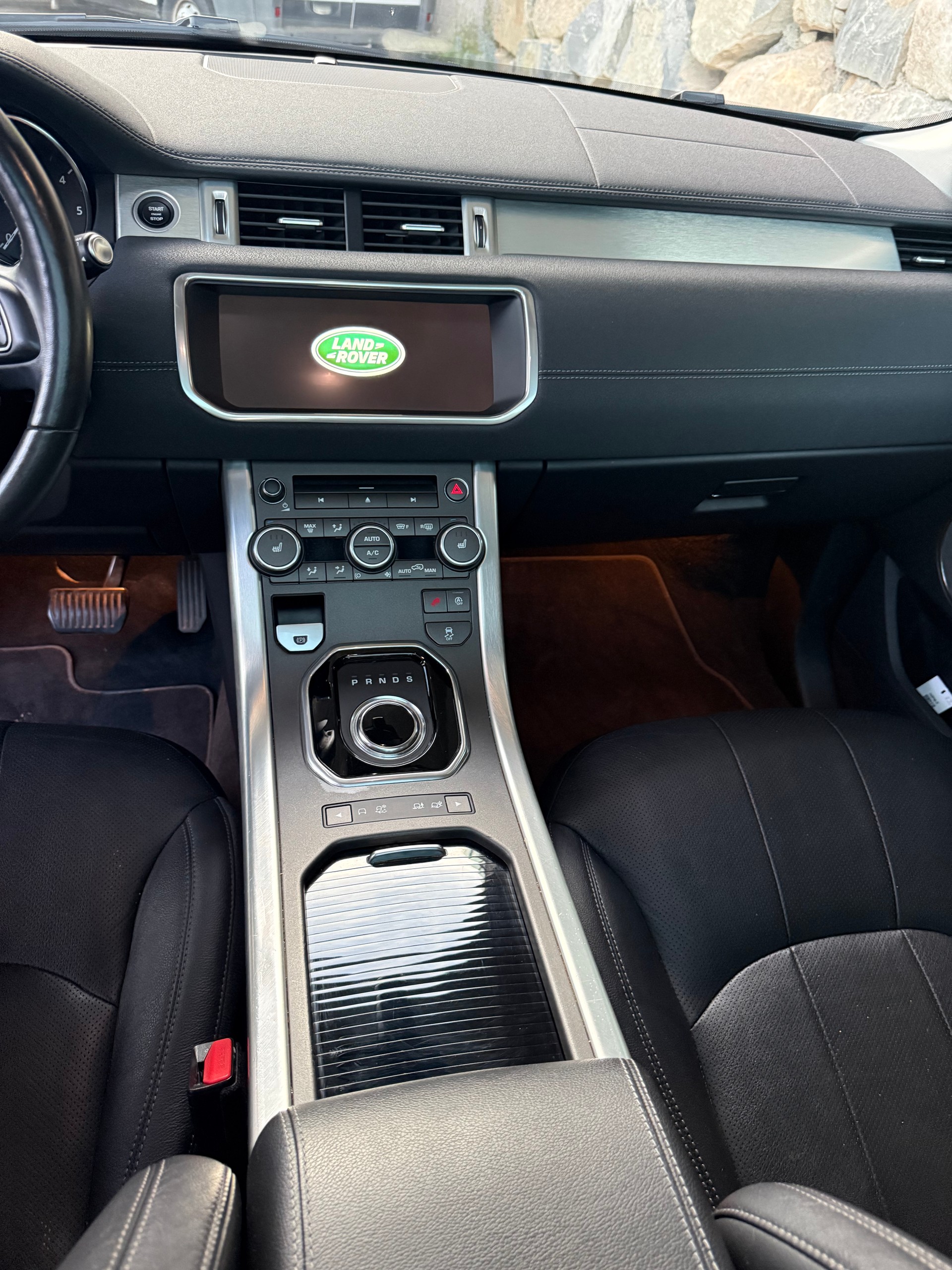 LAND ROVER Range Rover Evoque 2.0 TD4 SE Dynamic AT9-image-13