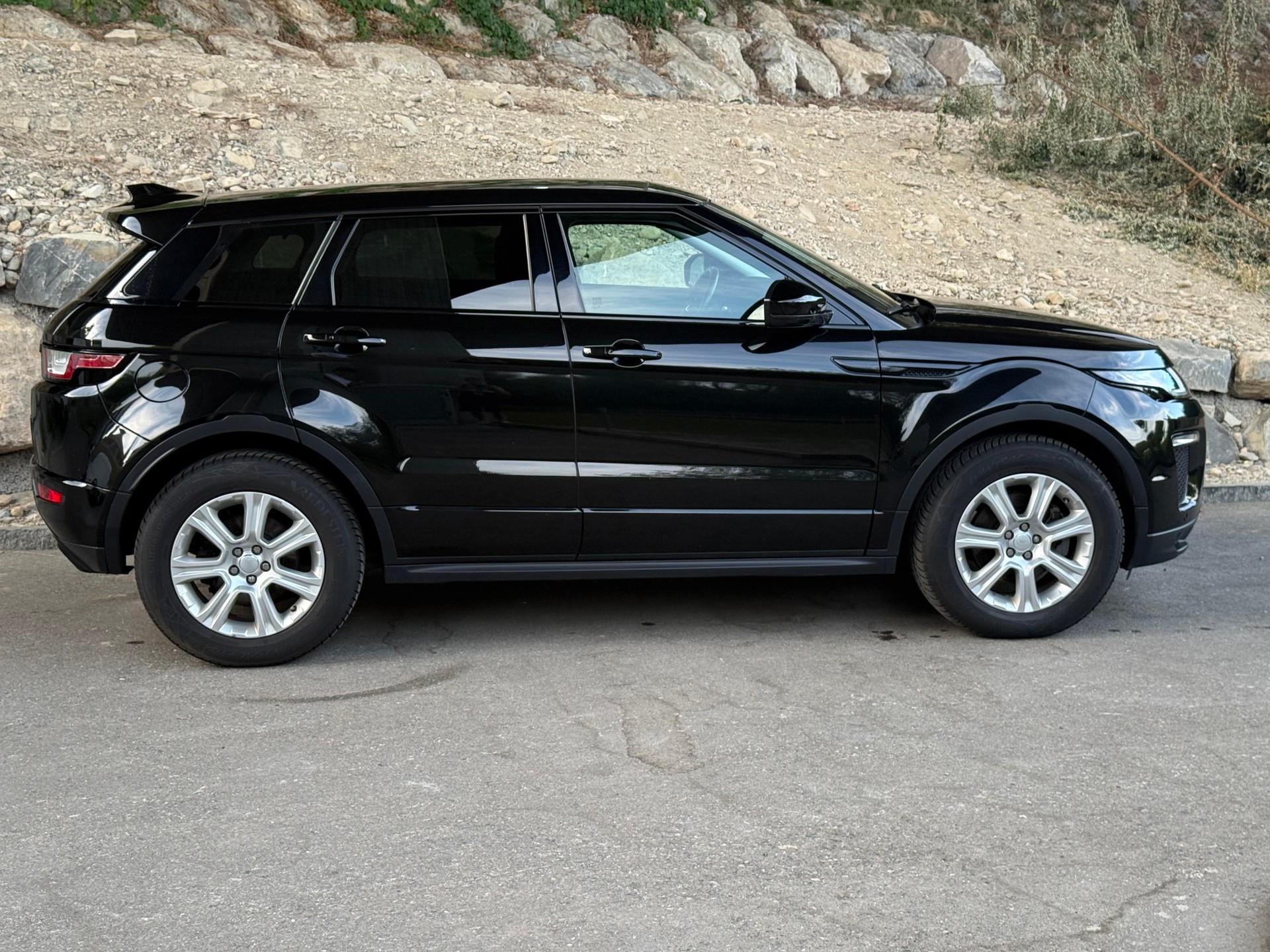 LAND ROVER Range Rover Evoque 2.0 TD4 SE Dynamic AT9-image-5