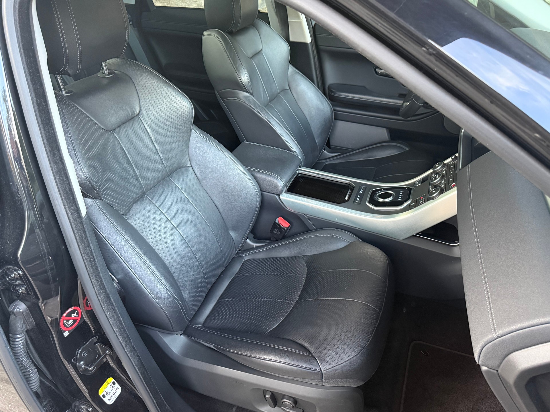 LAND ROVER Range Rover Evoque 2.0 TD4 SE Dynamic AT9-image-9