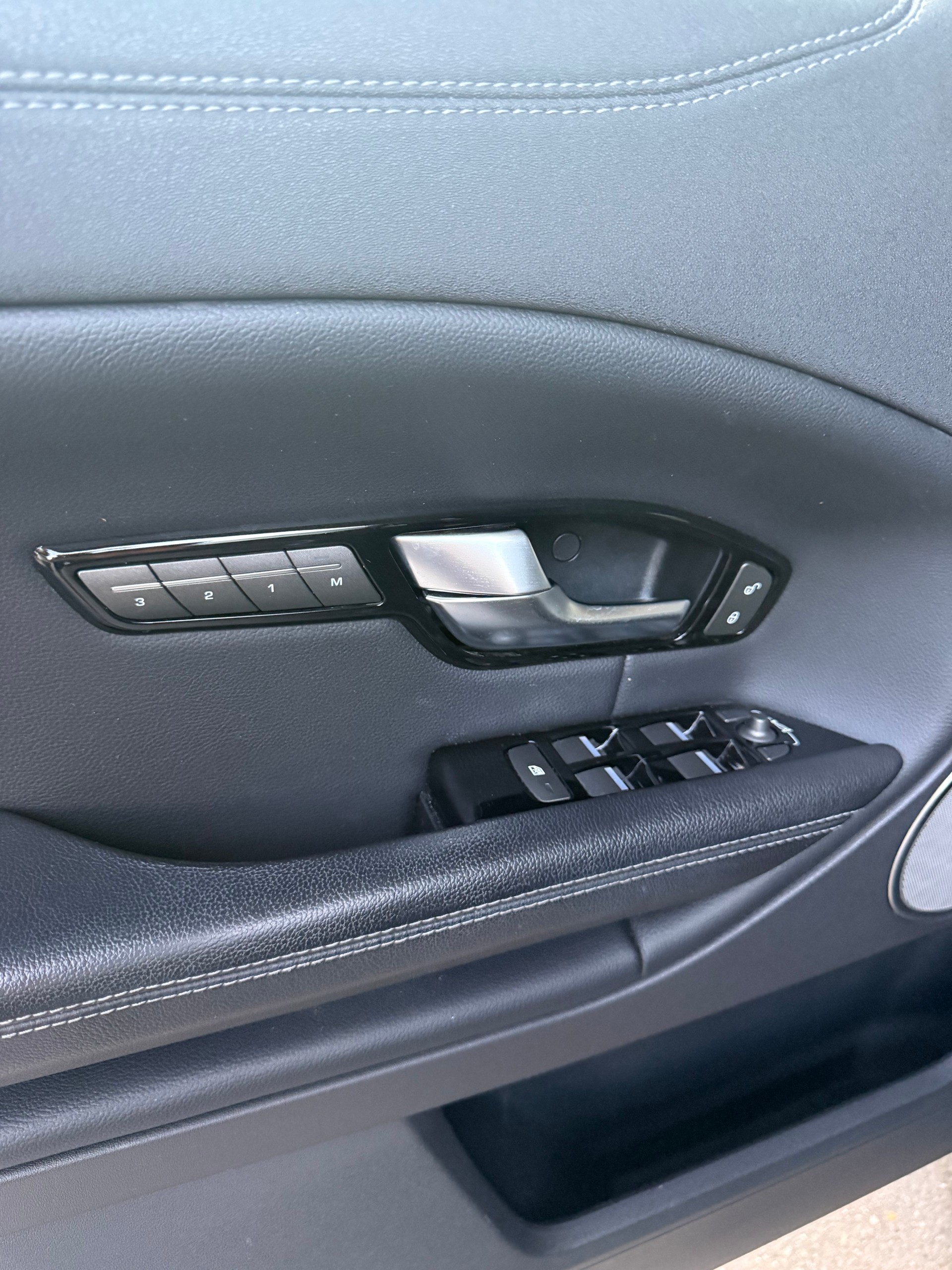 LAND ROVER Range Rover Evoque 2.0 TD4 SE Dynamic AT9-image-14