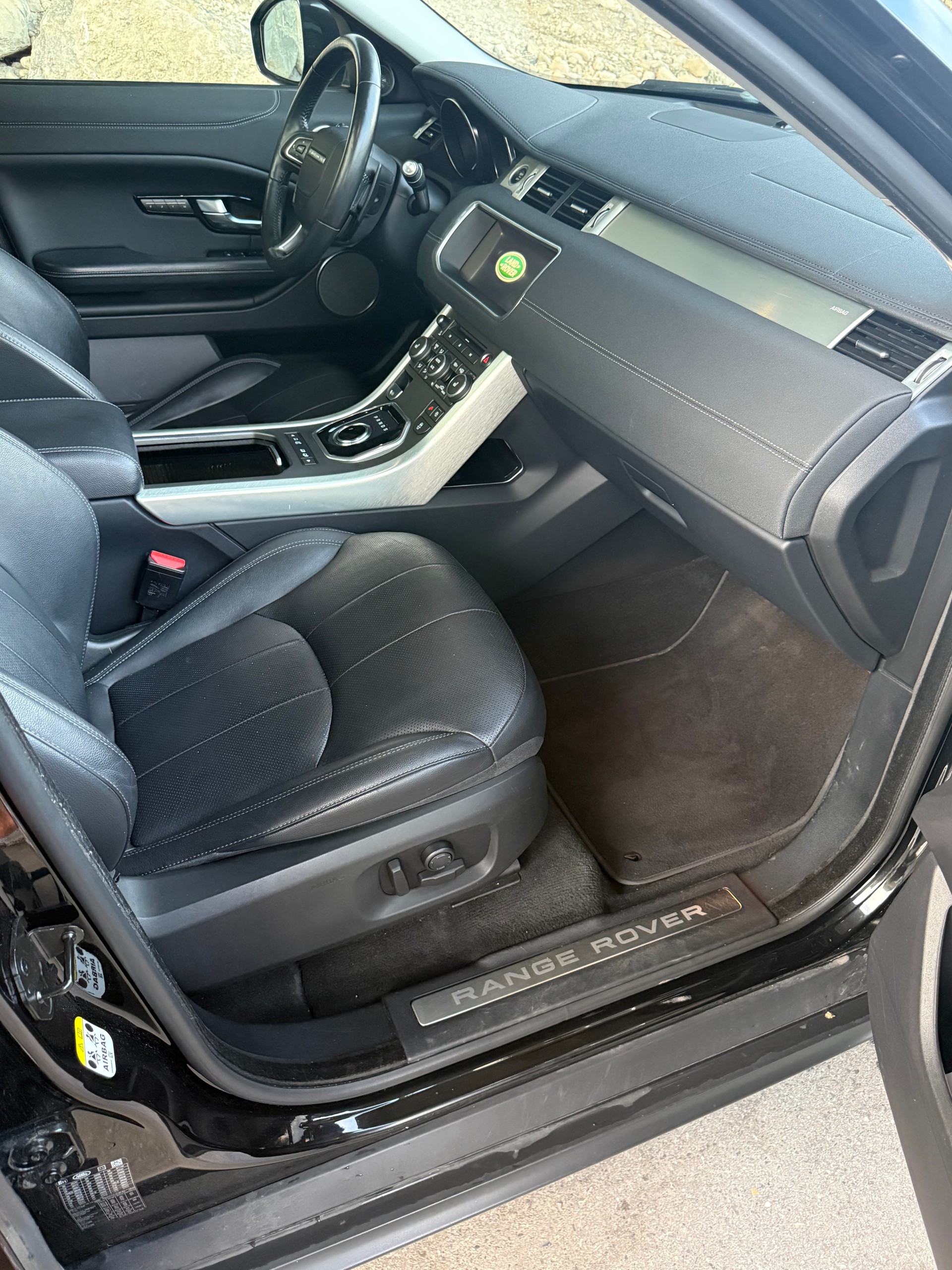 LAND ROVER Range Rover Evoque 2.0 TD4 SE Dynamic AT9-image-8