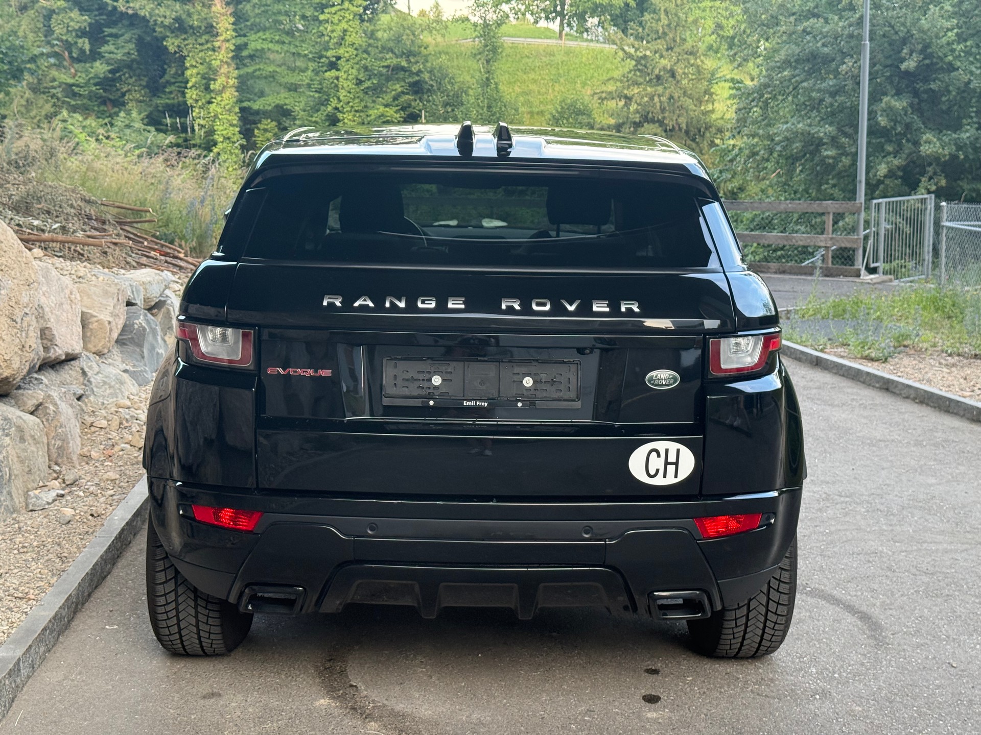 LAND ROVER Range Rover Evoque 2.0 TD4 SE Dynamic AT9-image-3