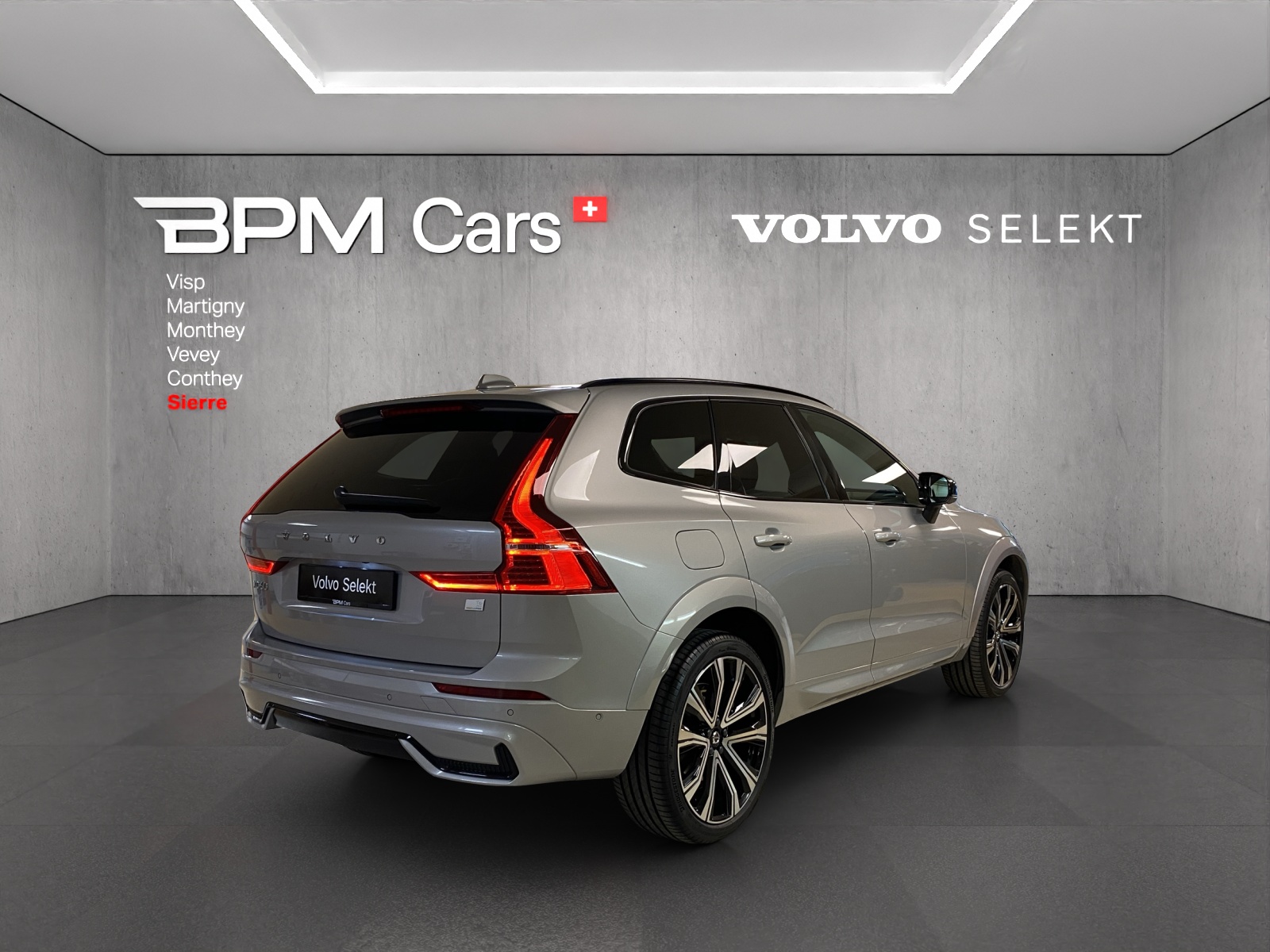 VOLVO XC60 T6 eAWD PluginHybrid R-Design Geartronic-image-1