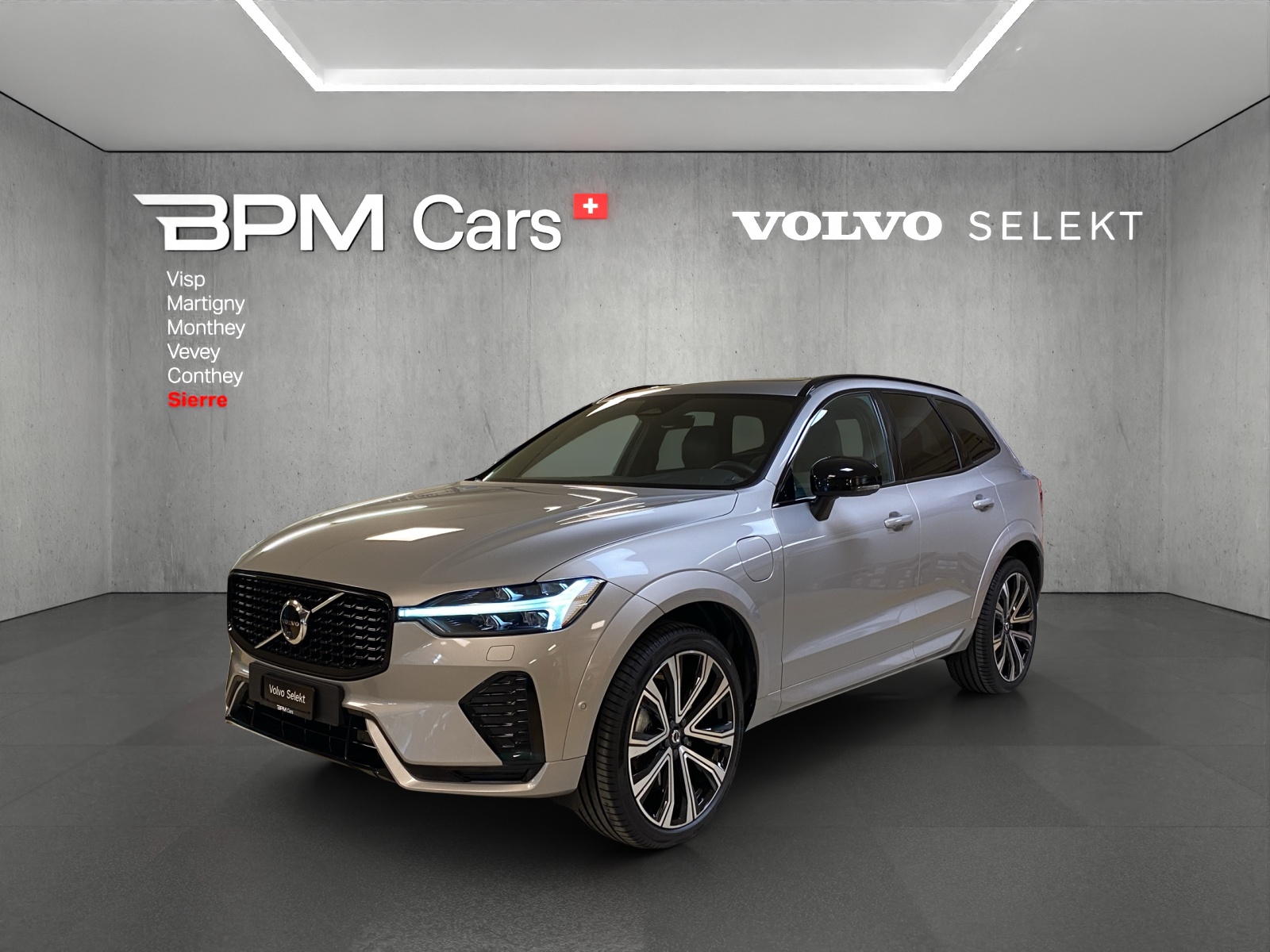 VOLVO XC60 T6 eAWD PluginHybrid R-Design Geartronic-image-0