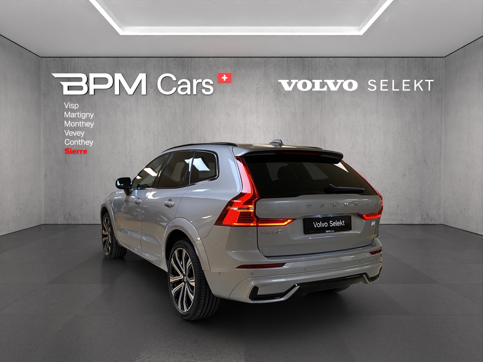 VOLVO XC60 T6 eAWD PluginHybrid R-Design Geartronic-image-5
