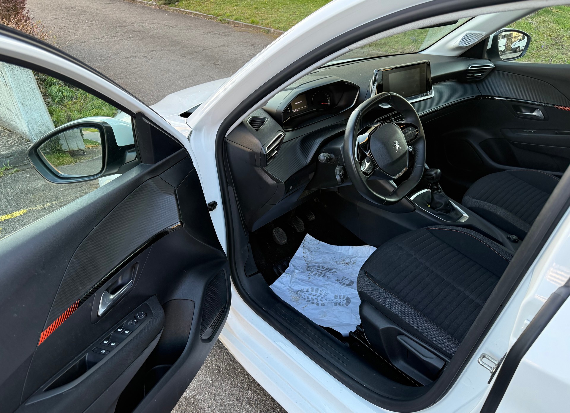 PEUGEOT 208 1.5 BlueHDi Active Pack-image-4