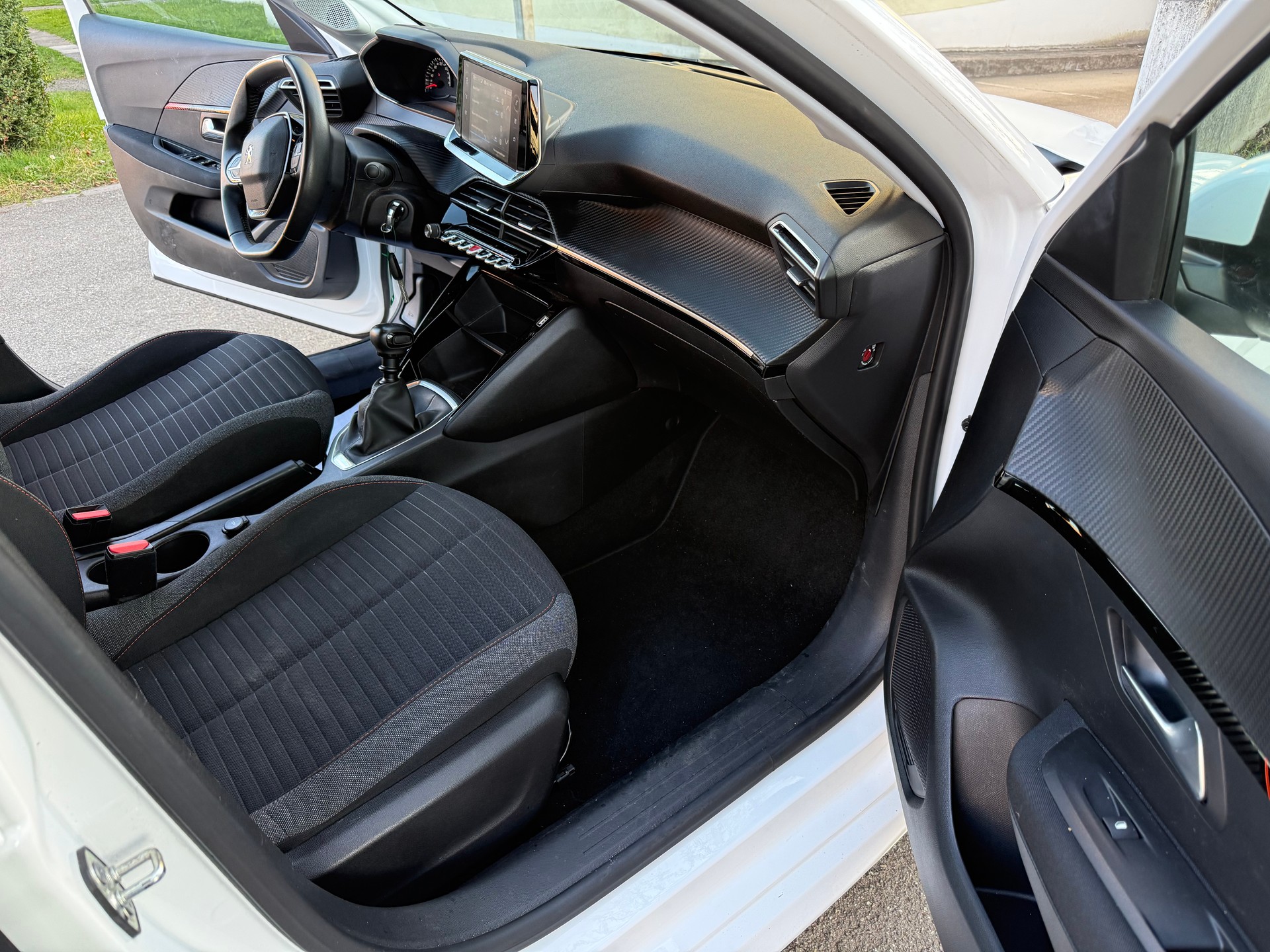 PEUGEOT 208 1.5 BlueHDi Active Pack-image-6