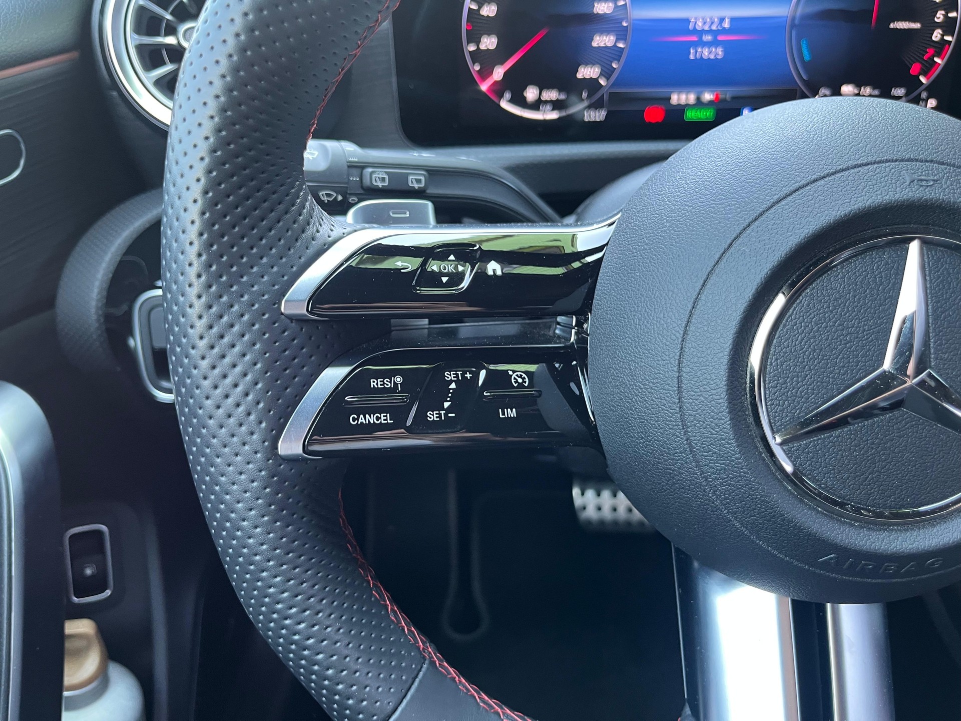 MERCEDES-BENZ A 250e AMG Line 8G-DCT-image-14