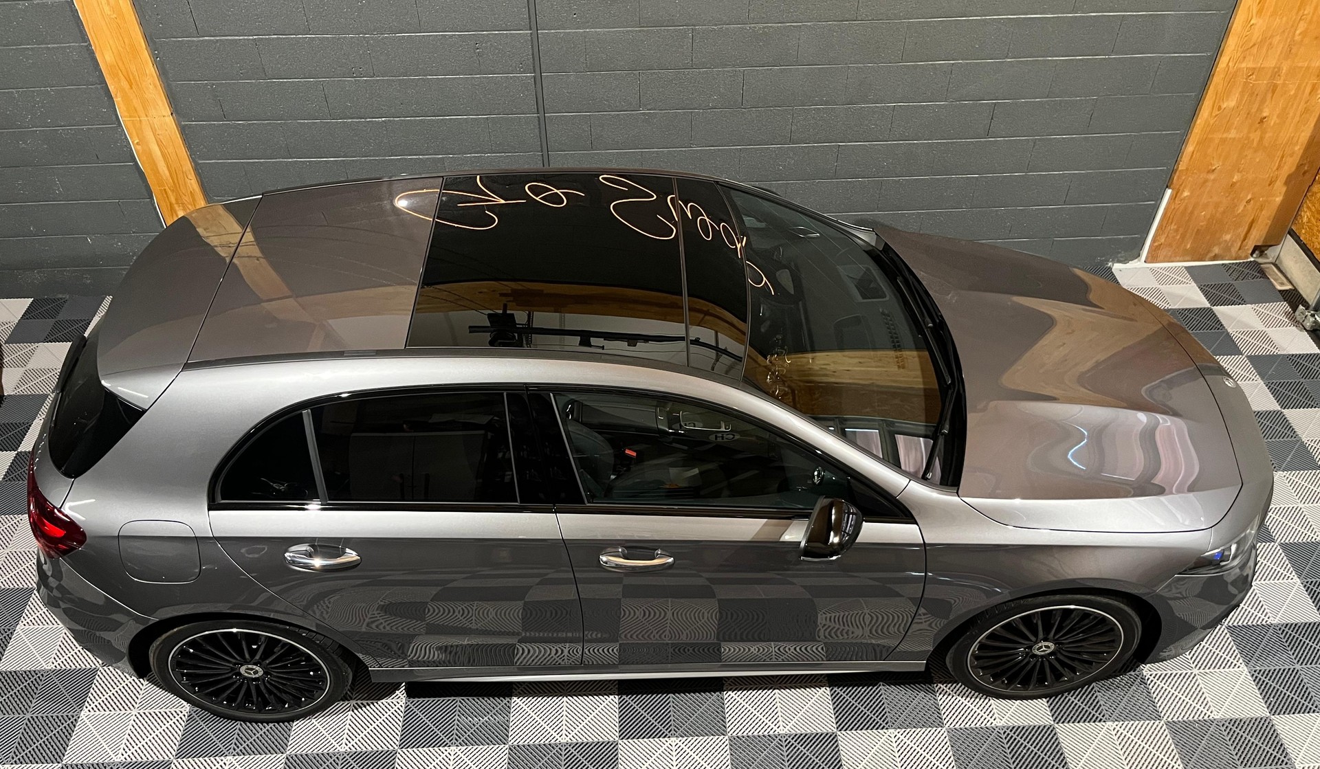 MERCEDES-BENZ A 250e AMG Line 8G-DCT-image-1