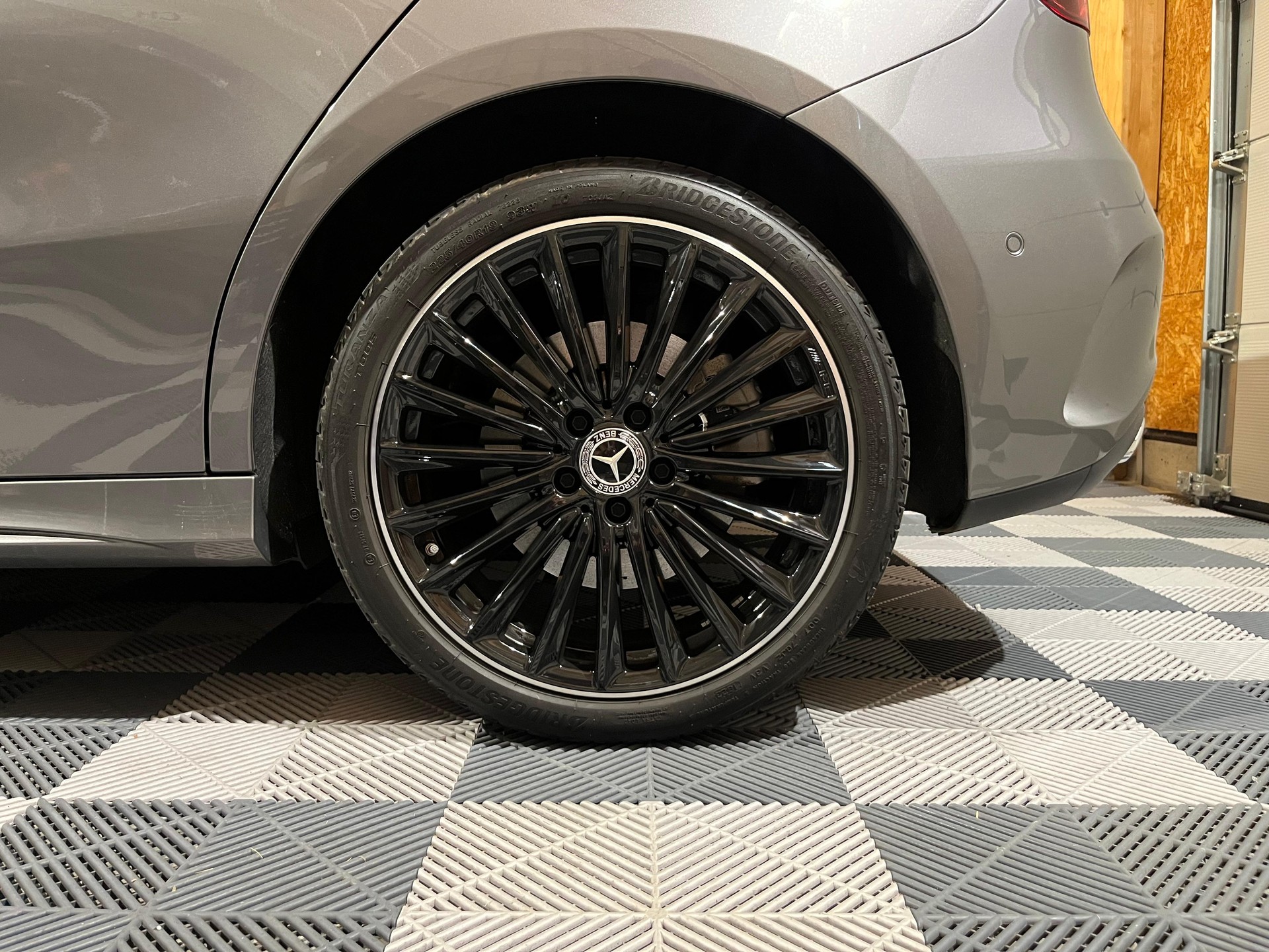 MERCEDES-BENZ A 250e AMG Line 8G-DCT-image-21