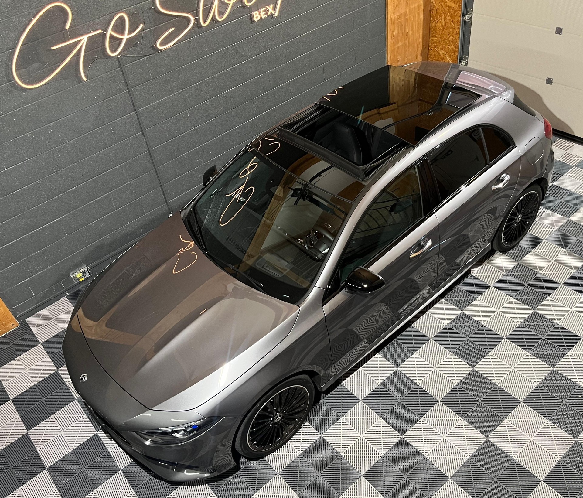 MERCEDES-BENZ A 250e AMG Line 8G-DCT-image-5